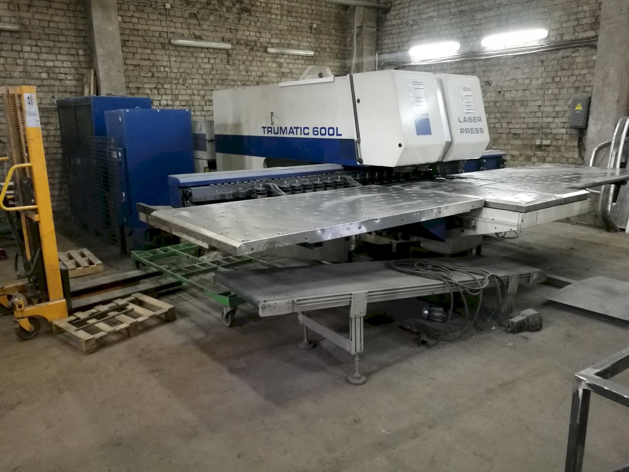 Front view of Trumpf Trumatic 600L  machine