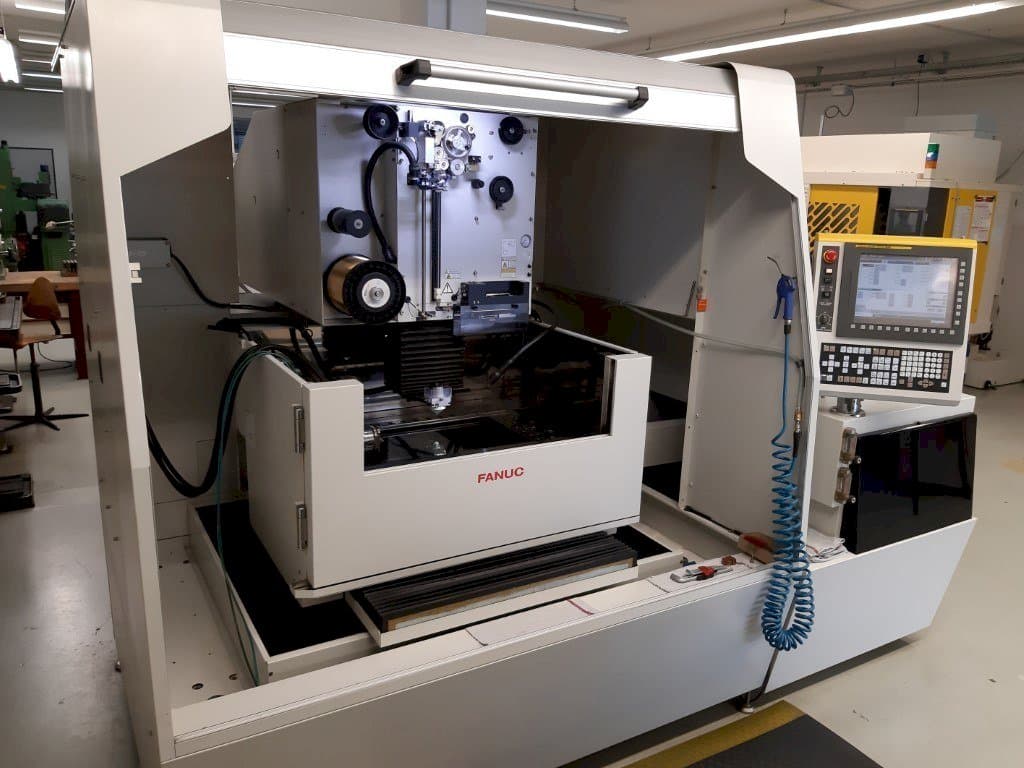 Front view of FANUC Robocut Alpha-1iD  machine