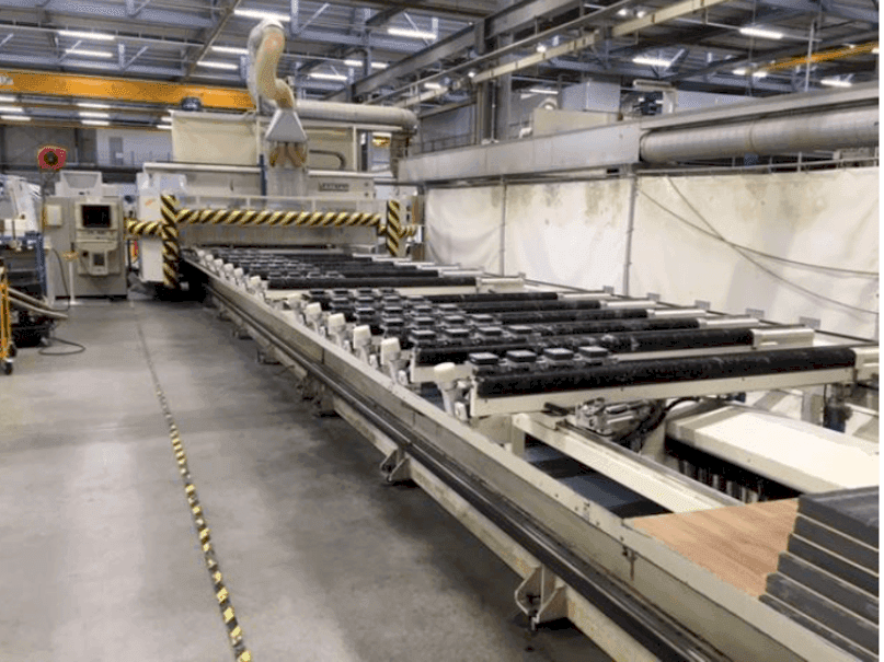 Left side view of Uniteam 5 achs  machine