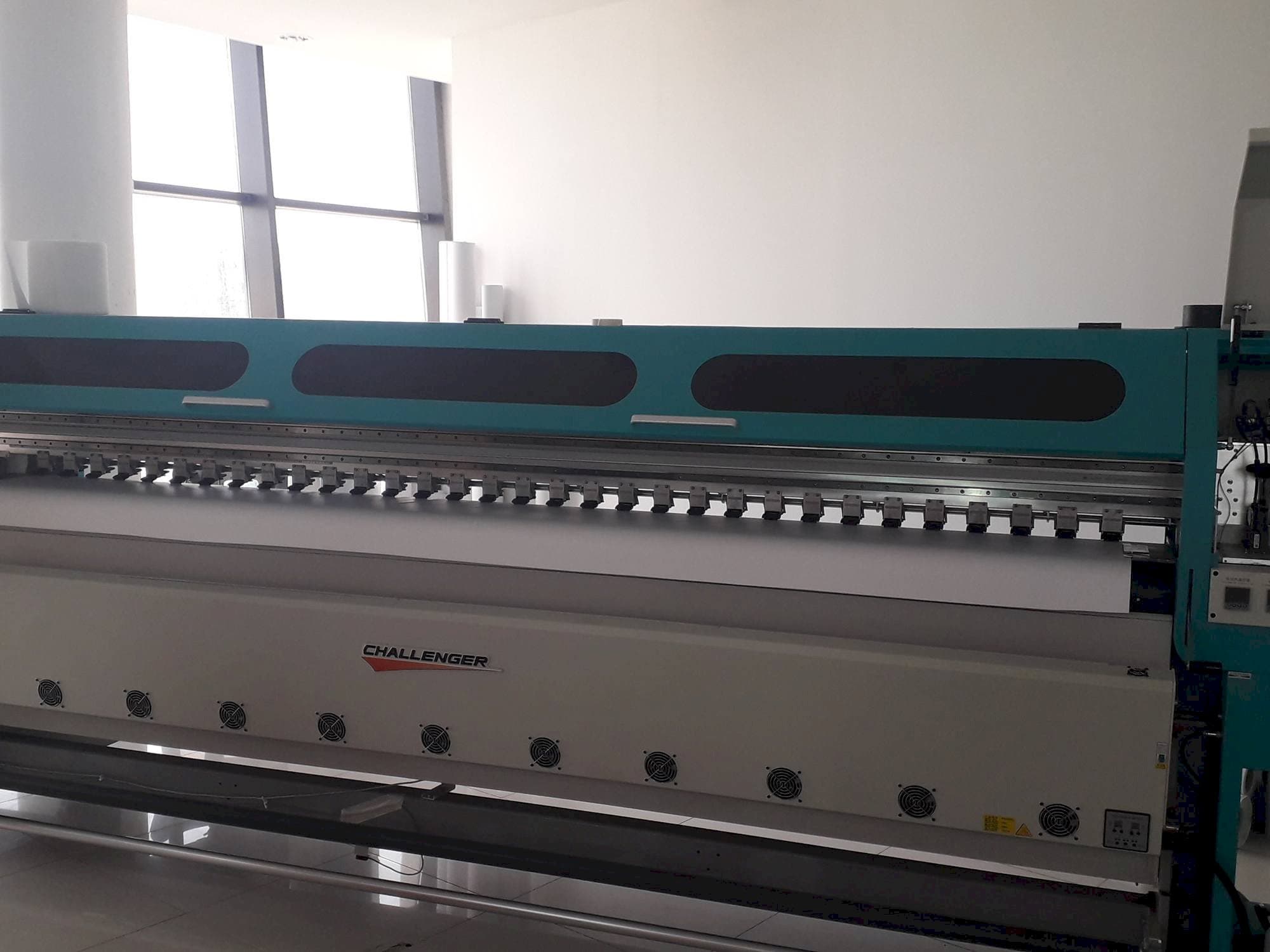 Front view of Challenger FY-3200AT Plus-H4  machine