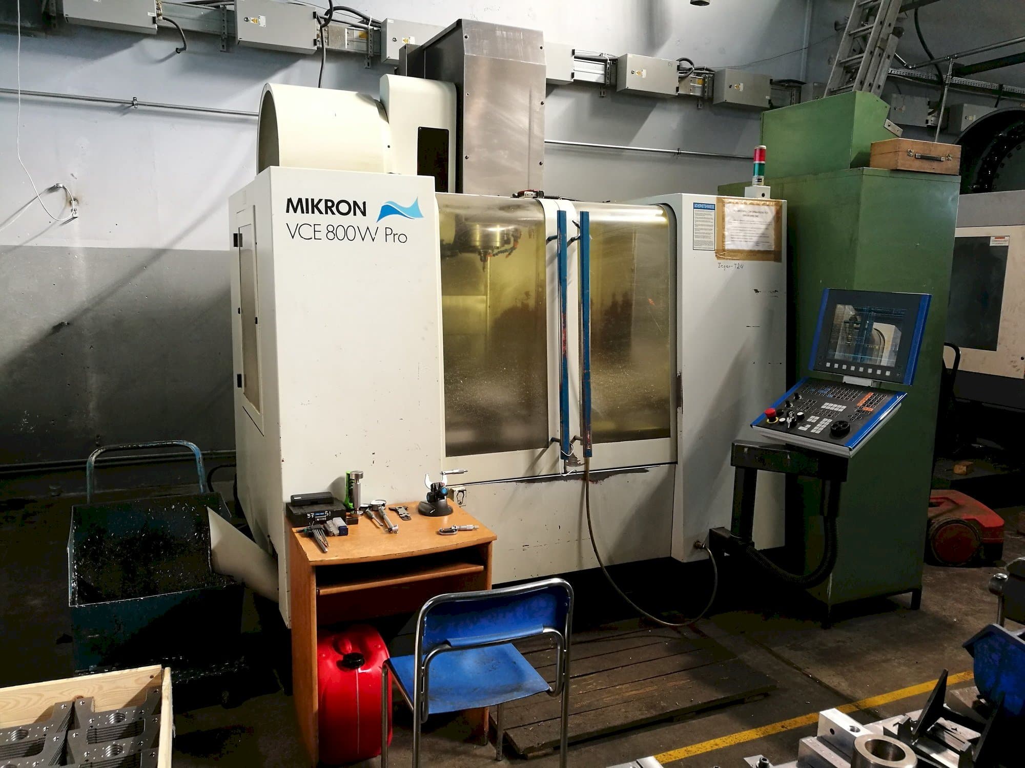 Front view of MIKRON VCE 800W Pro  machine