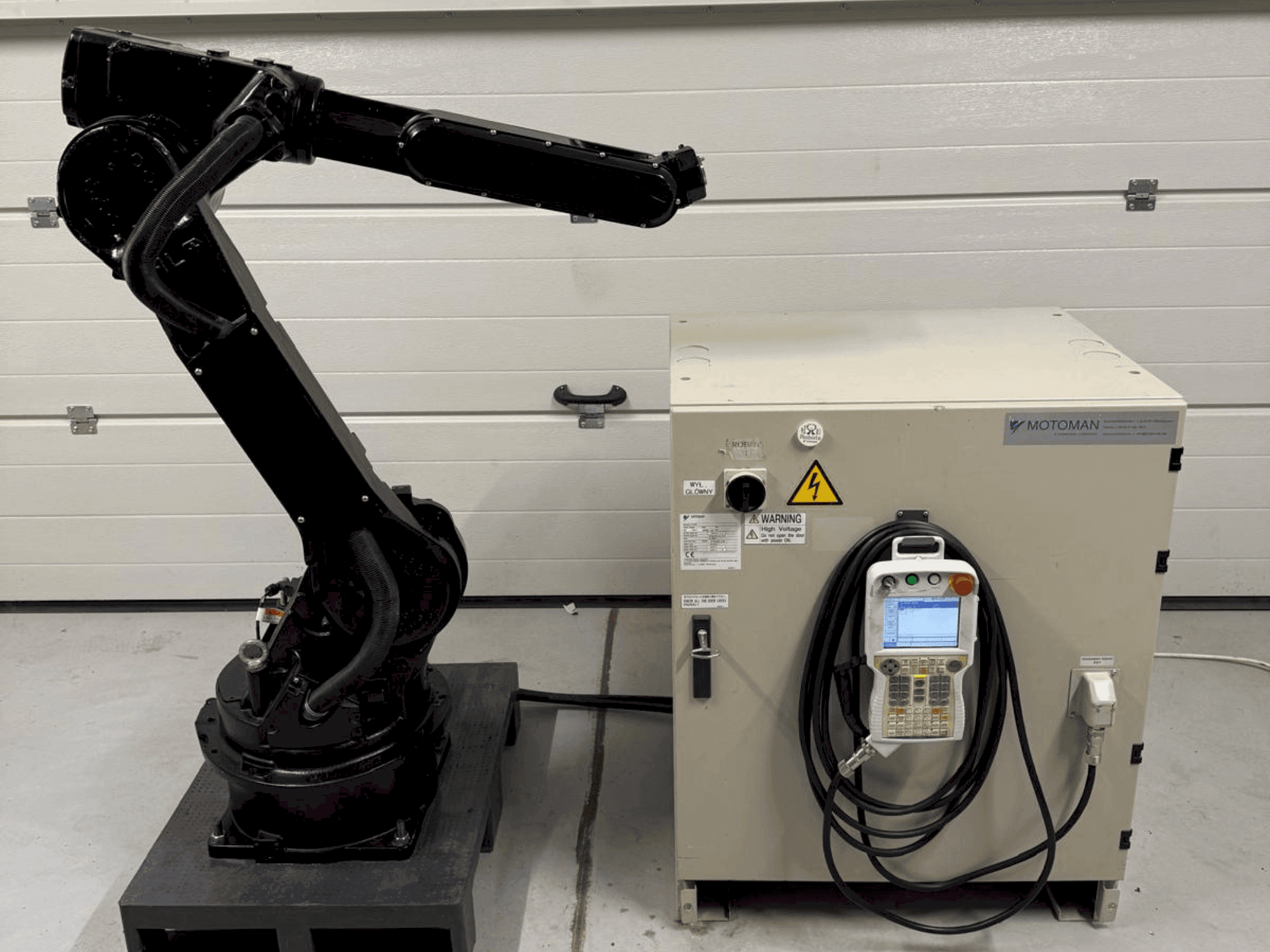 Front view of Yaskawa Motoman YR HP 20D  machine