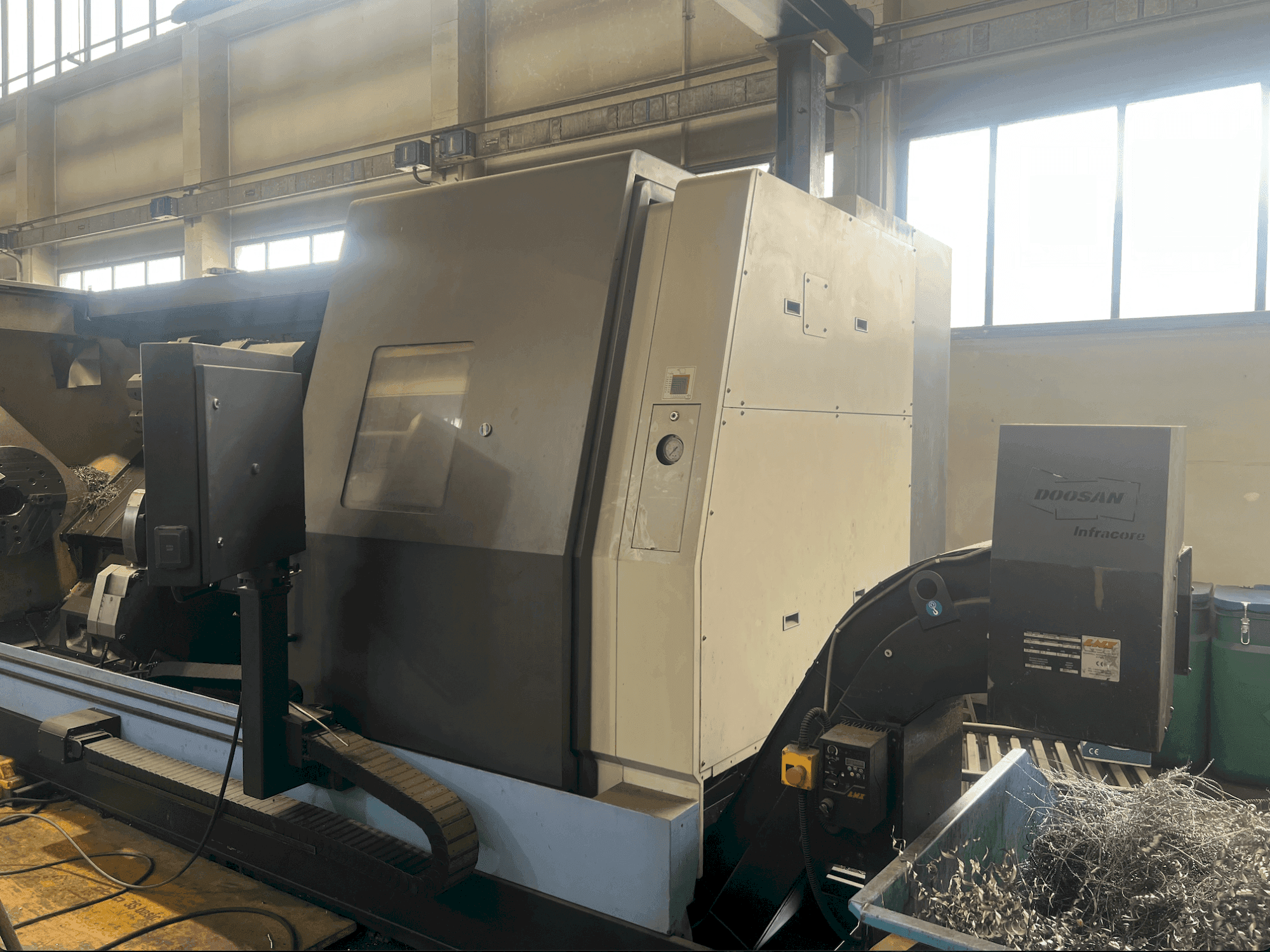 Front view of DOOSAN Puma 700 LM  machine