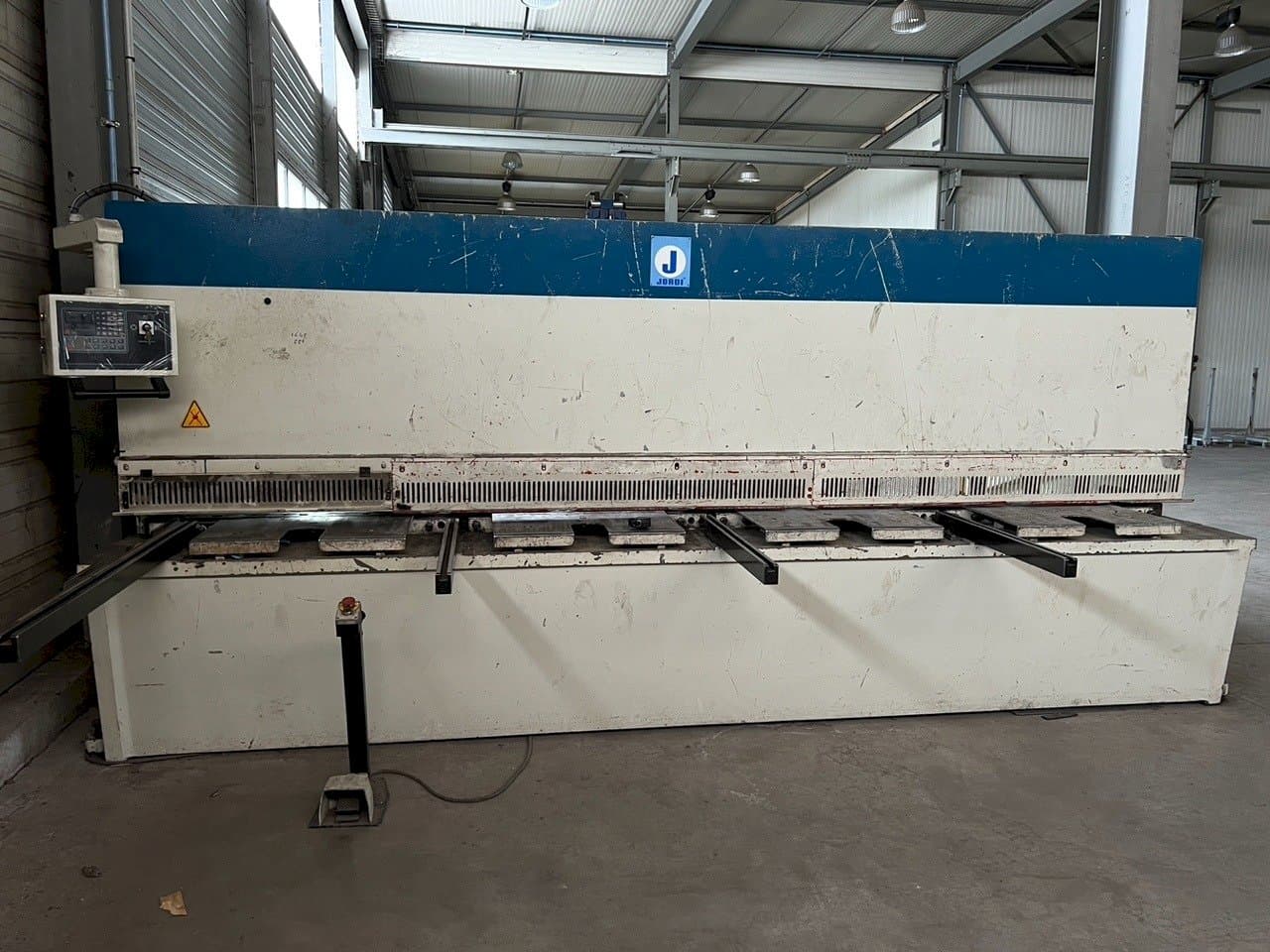 Front view of JORDI CH 413  machine