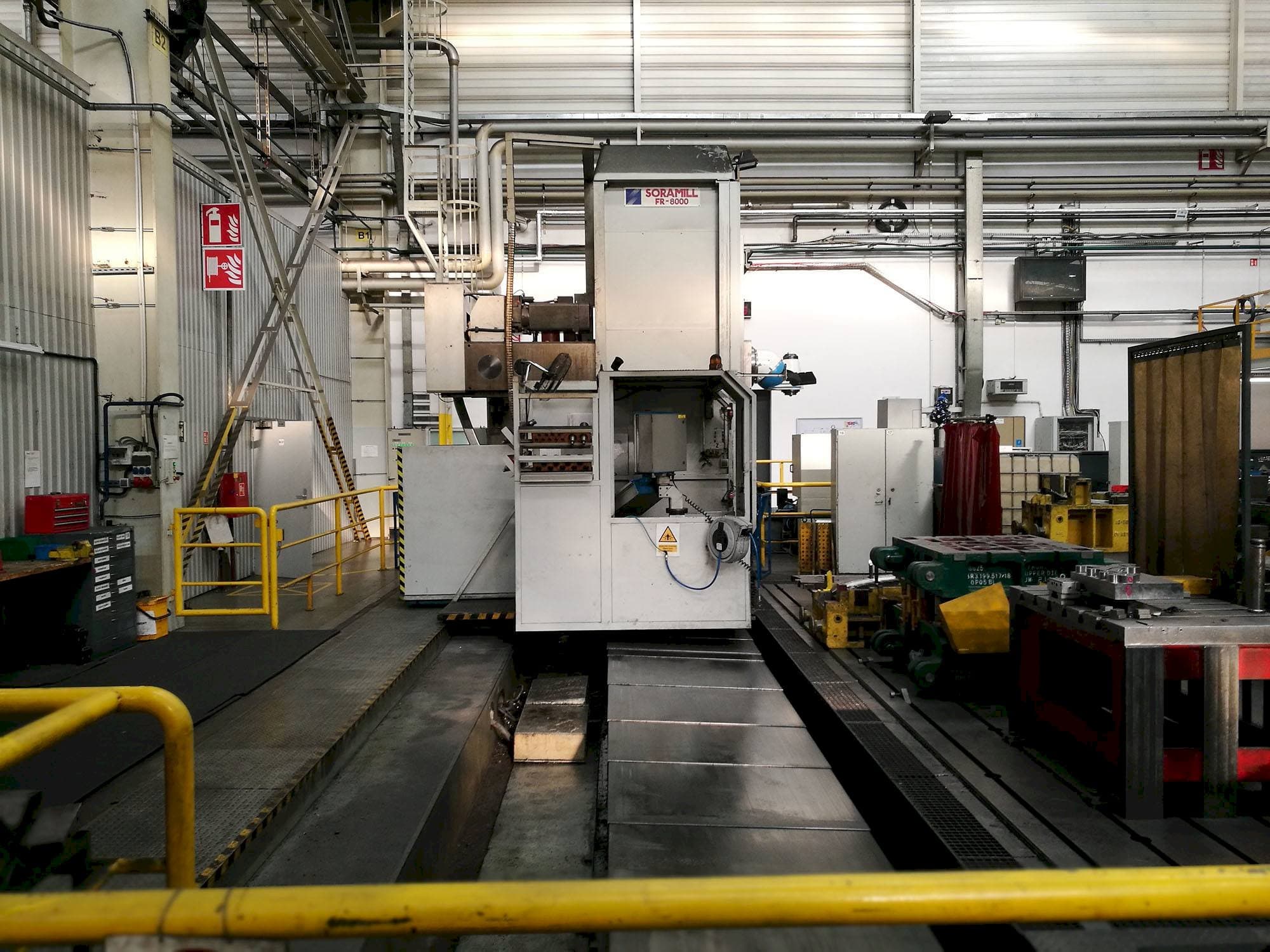 Front view of Soraluce FR-8000  machine