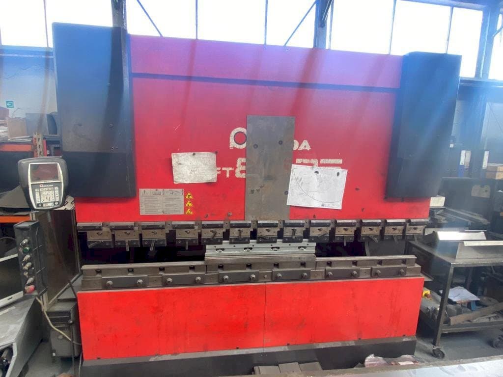 Front view of AMADA HFT 80 25  machine