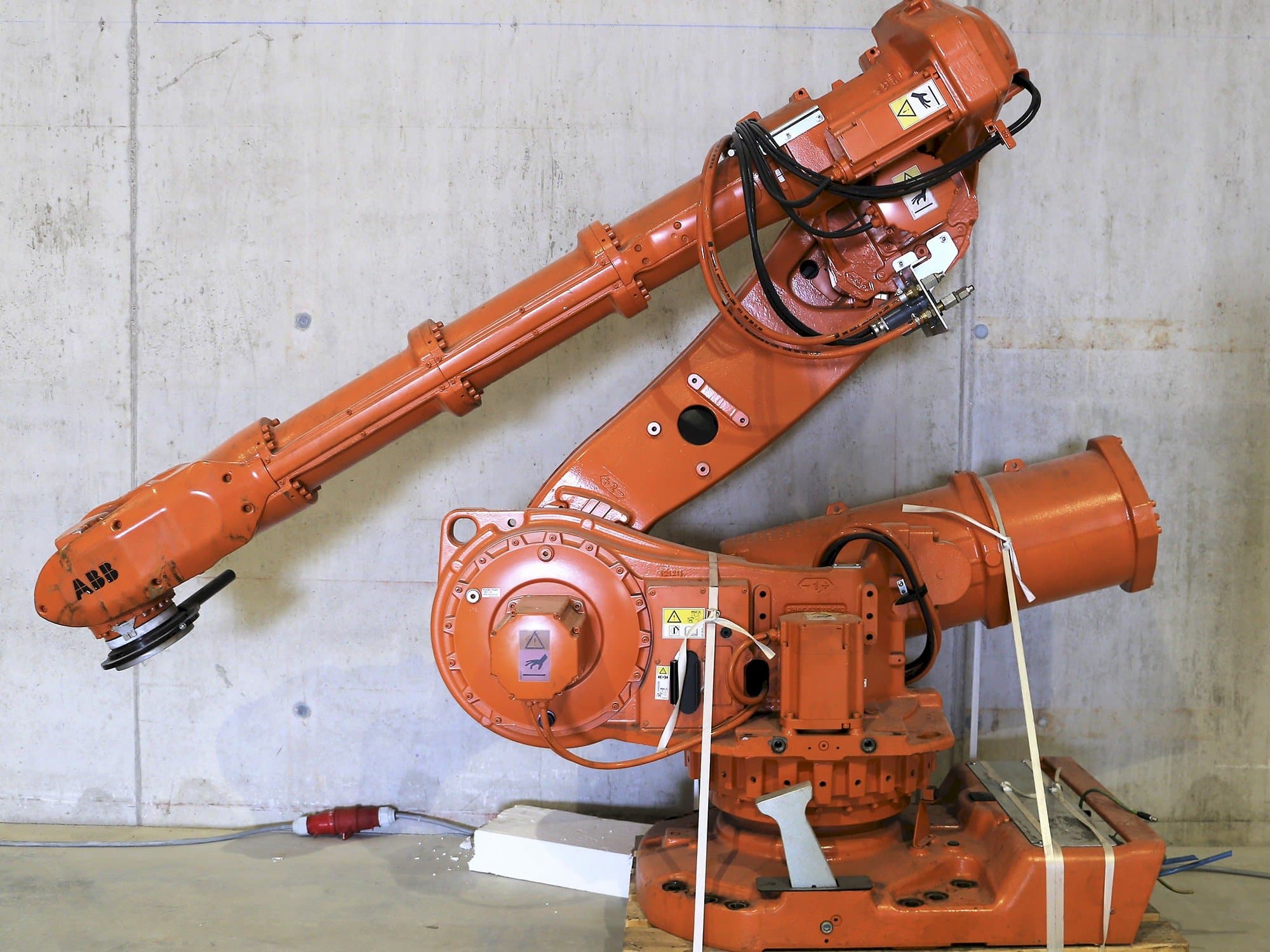 Front view of ABB 6650 Machine