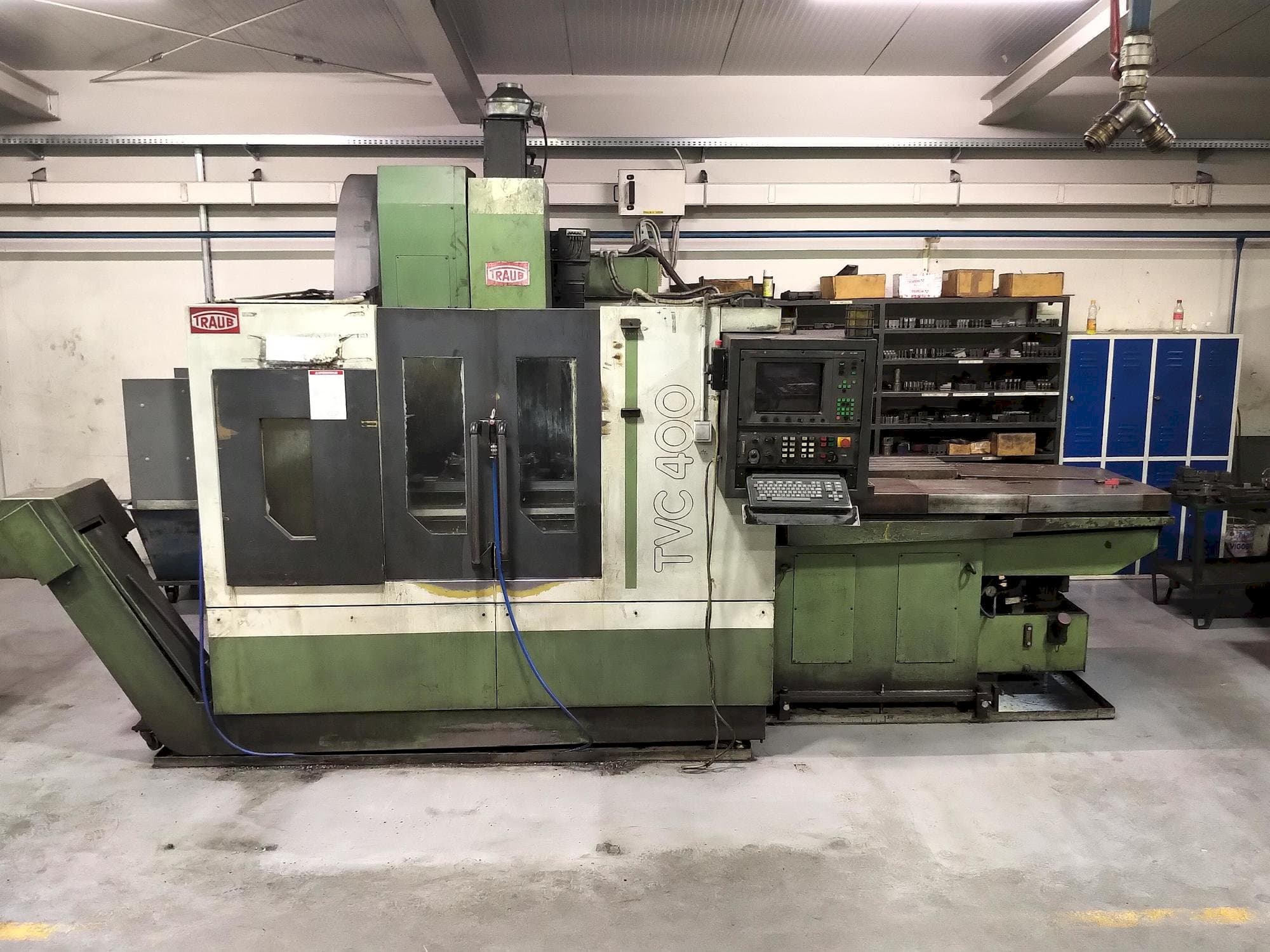 Front view of TRAUB TVC 400 P  machine