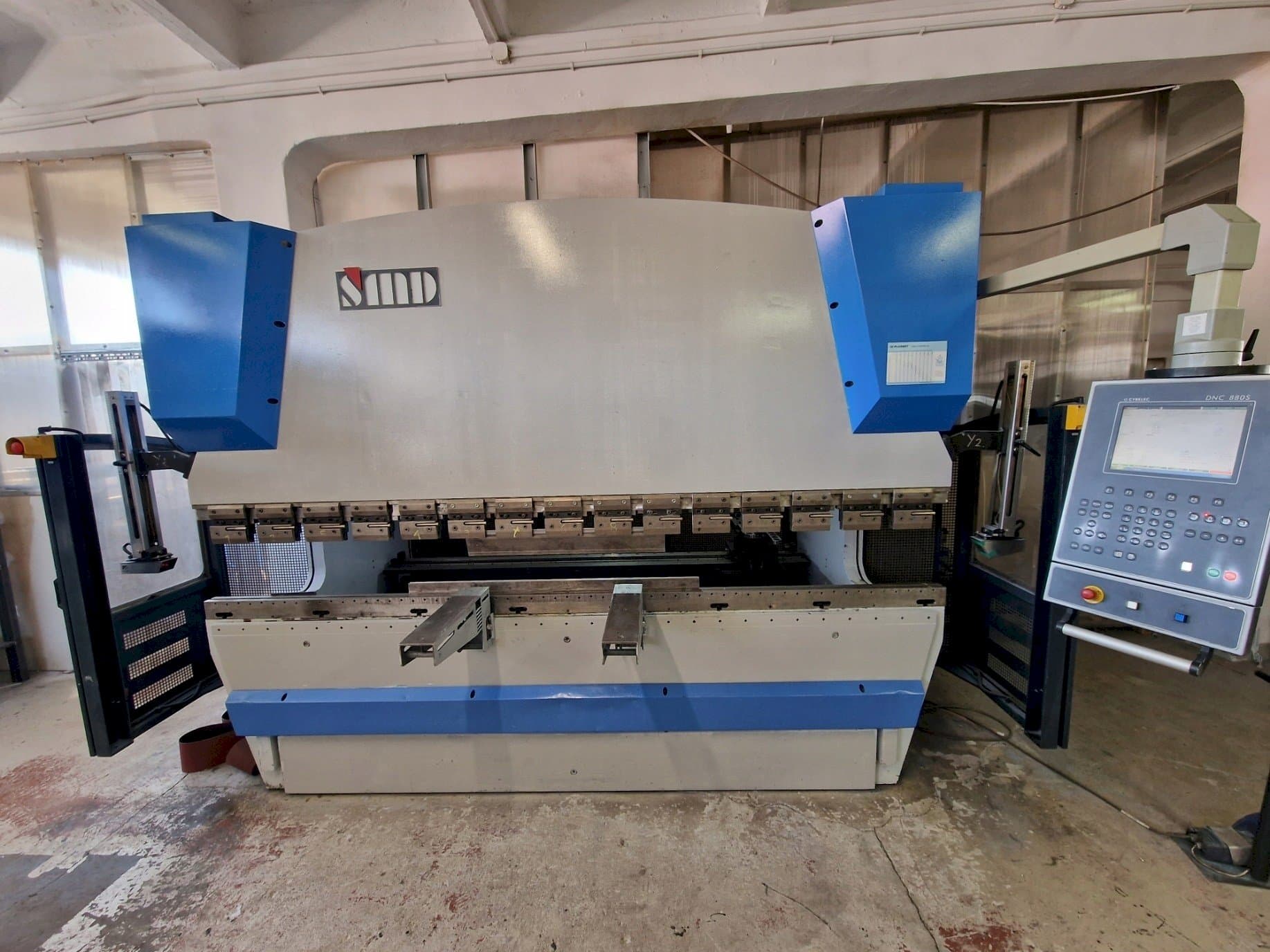 Front view of SMD PBH 3100  machine