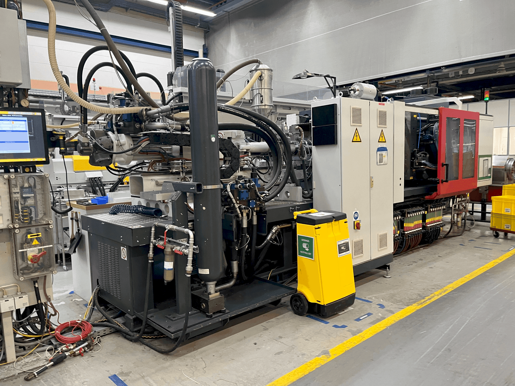 Front view of FERROMATIK K-TEC 200 S  machine