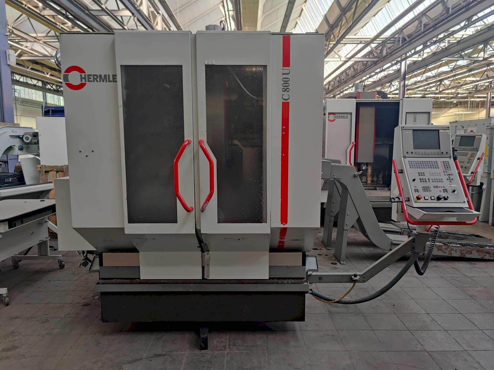 Front view of HERMLE C800U  machine