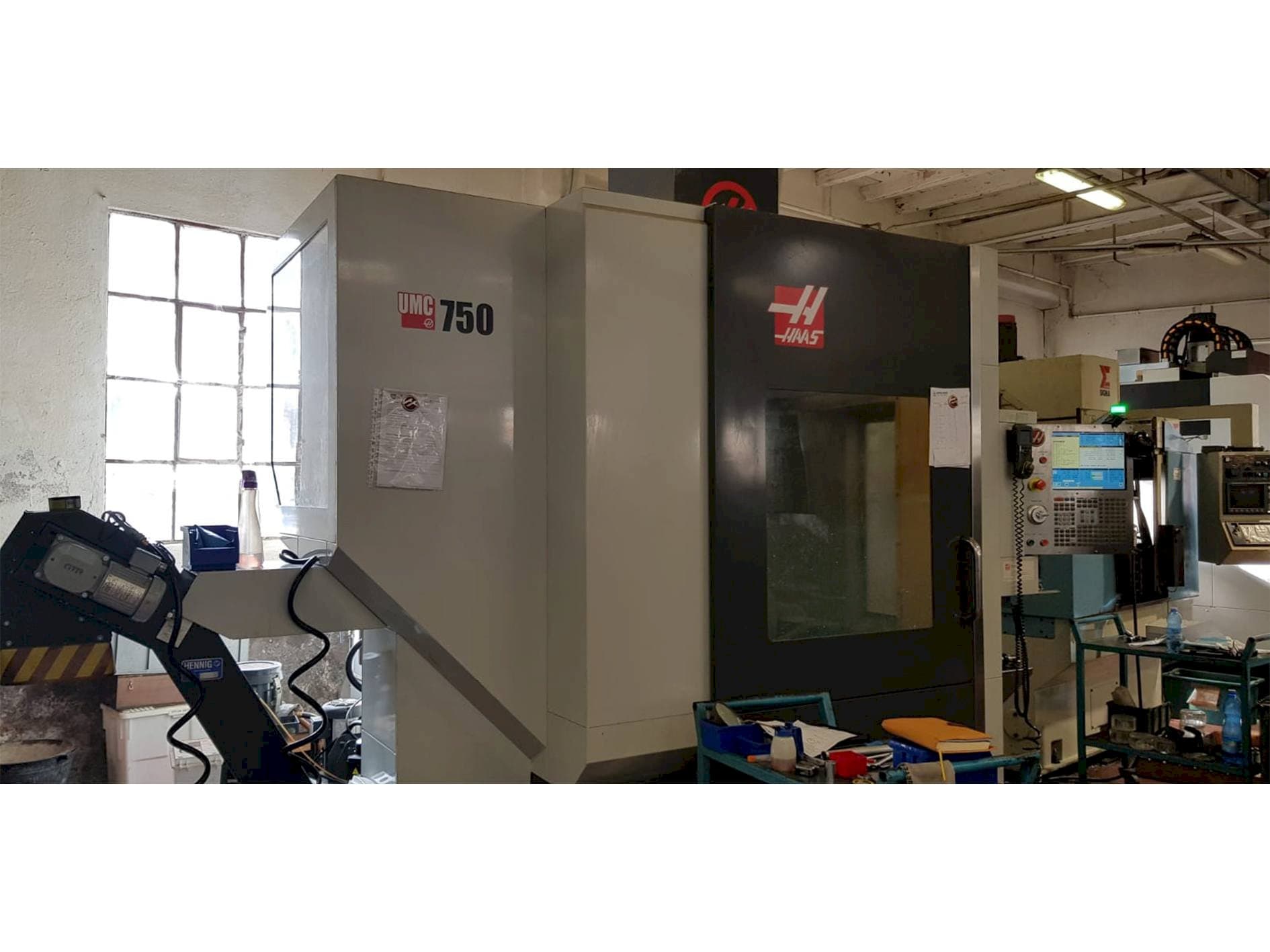 Front view of HAAS UMC 750  machine