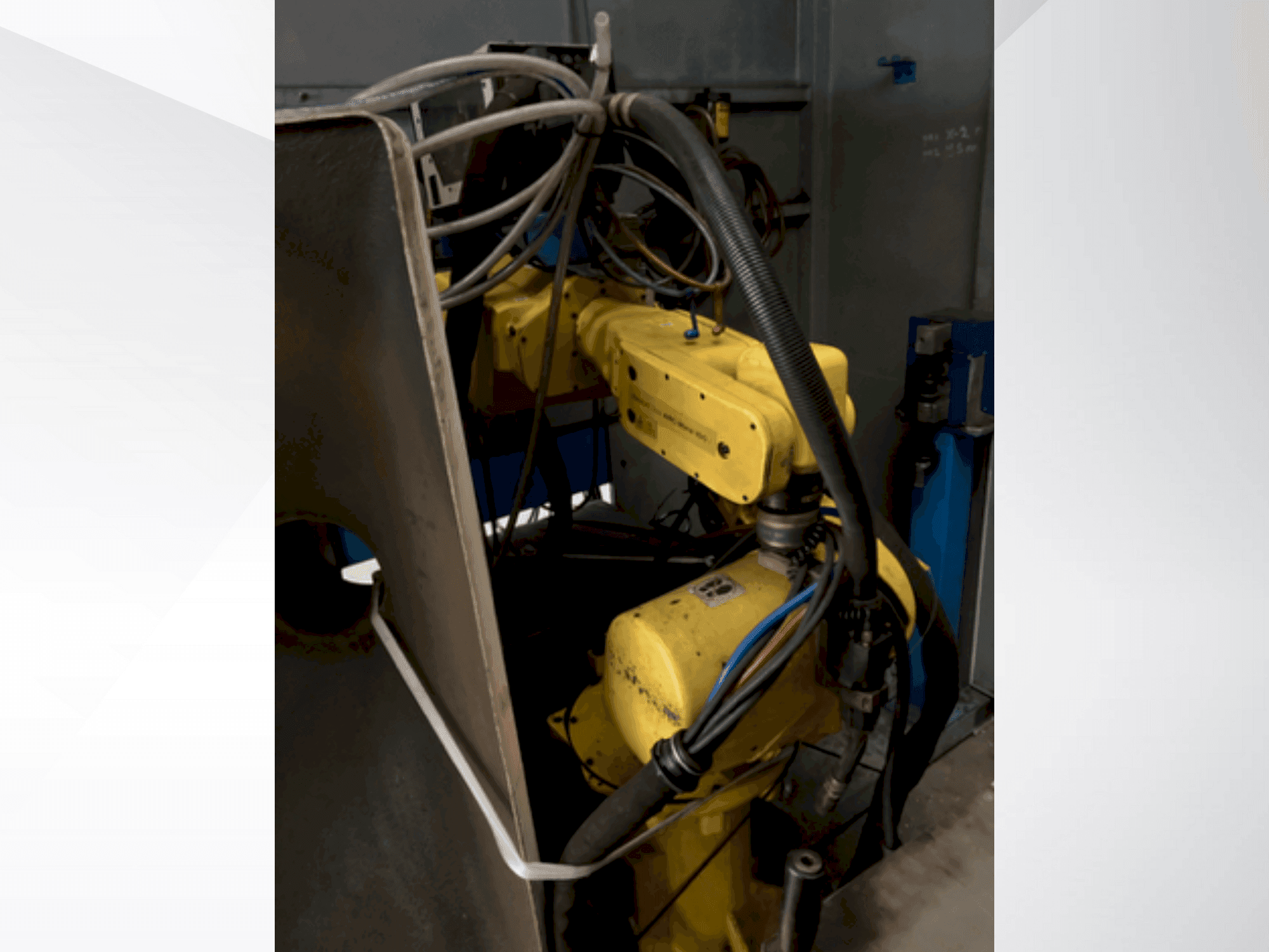 Front view of FANUC ARC Mate 100i  machine