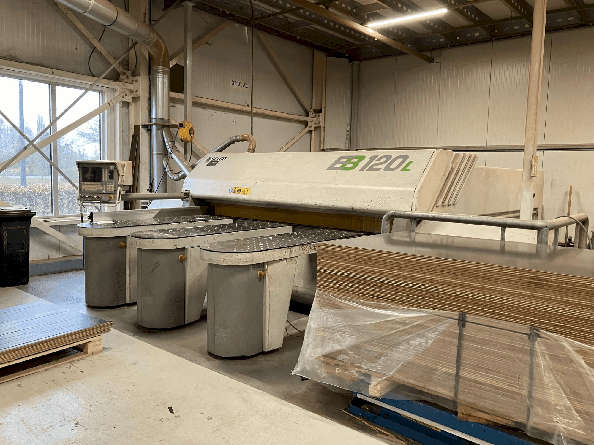 Front view of SELCO EBL 120  machine