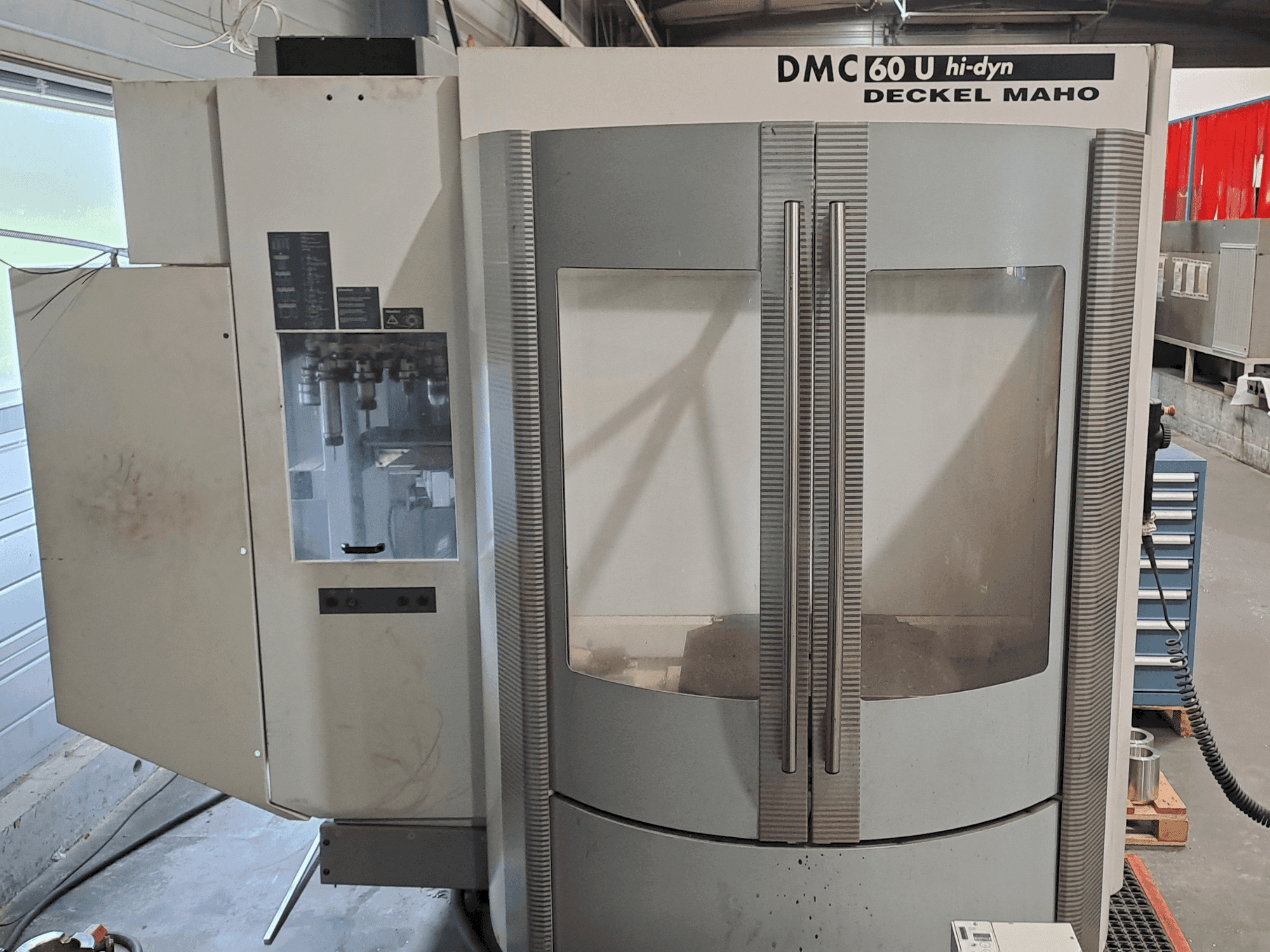 Front view of DECKEL MAHO DMC 60 Hi Dyn  machine