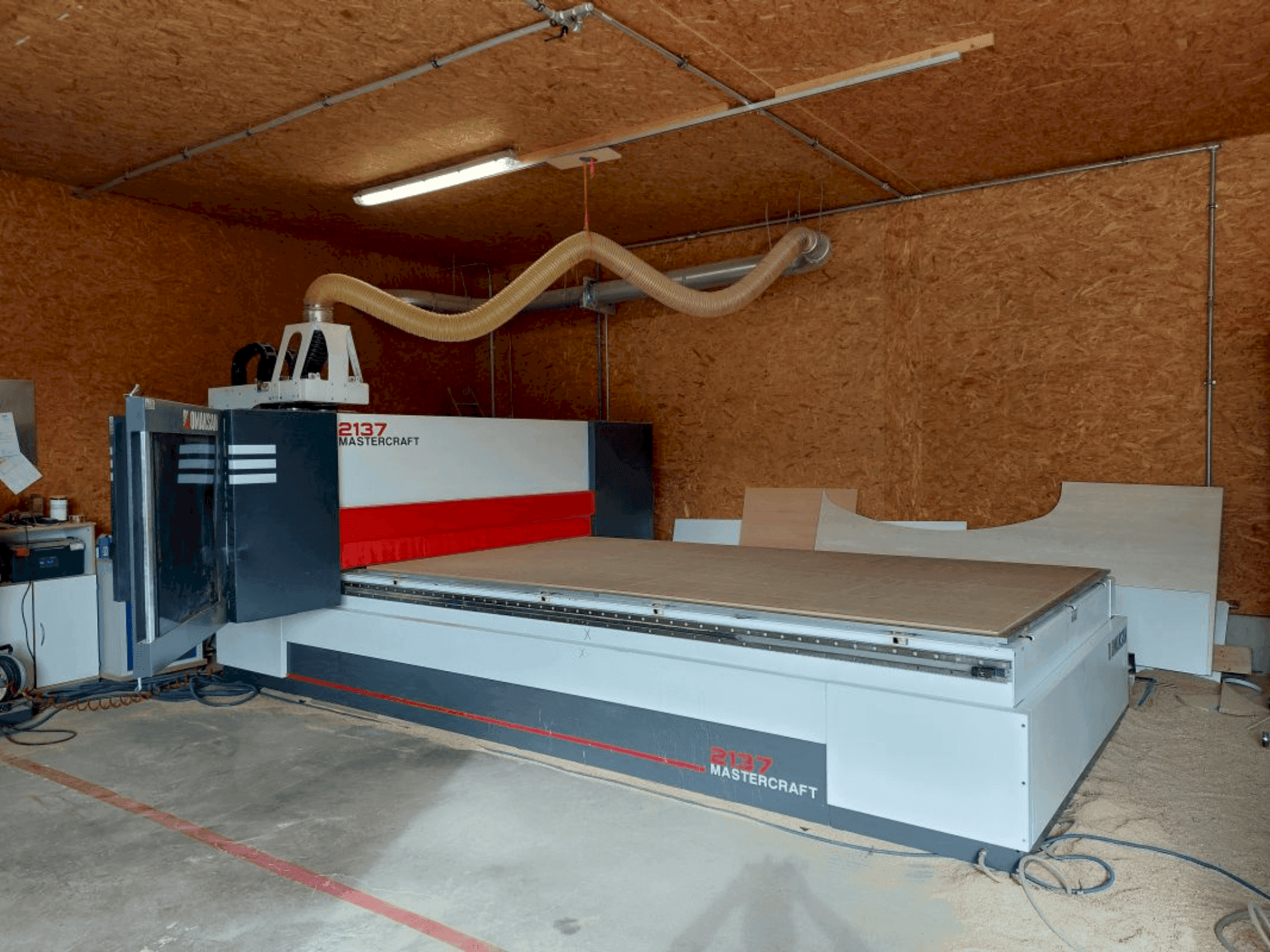 Front view of OMAKSAN Mastercraft 217  machine