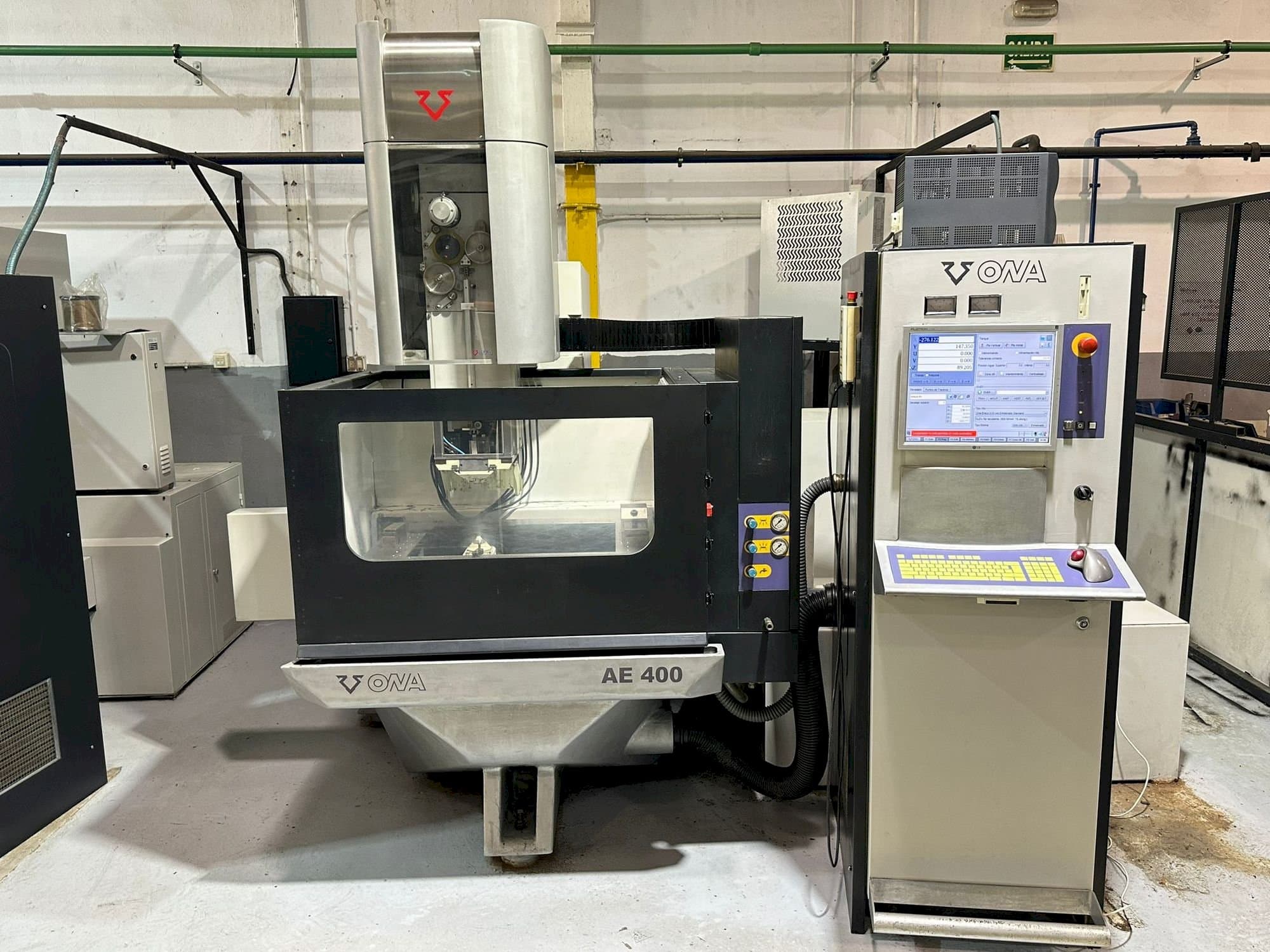 Front view of ONA AE400  machine