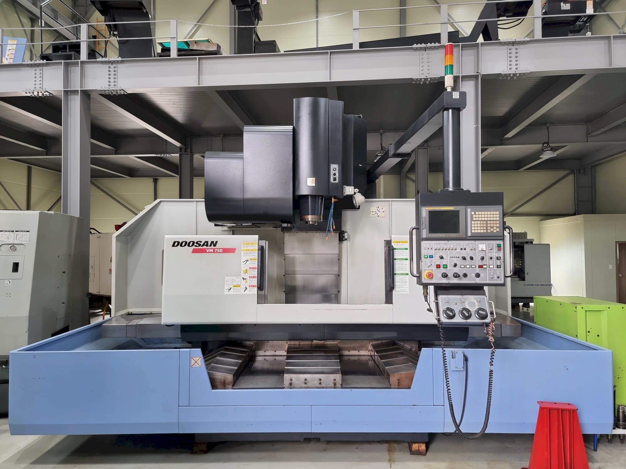 Front view of Doosan VM750  machine