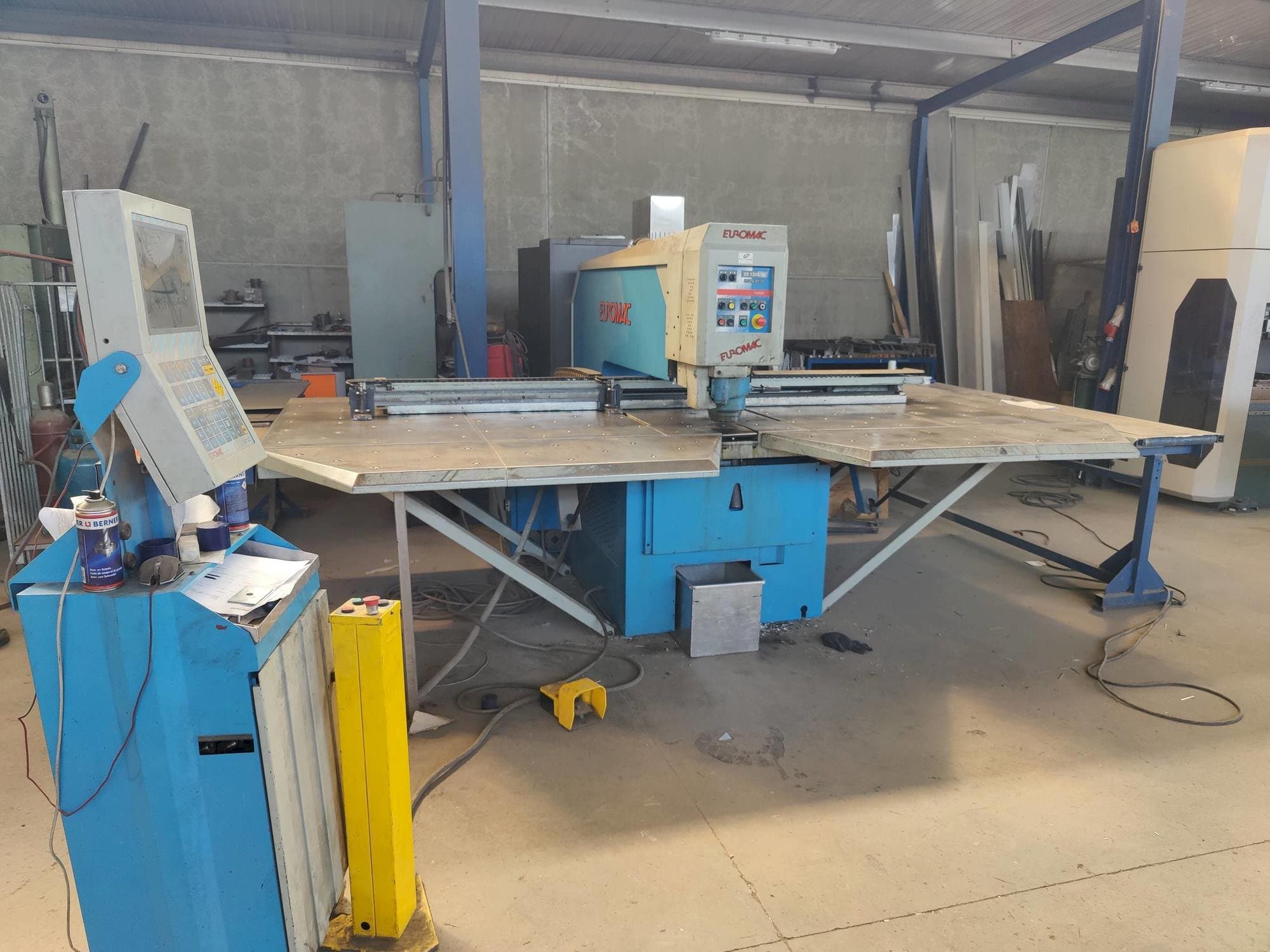 Front view of Euromac Z/1250/30  machine