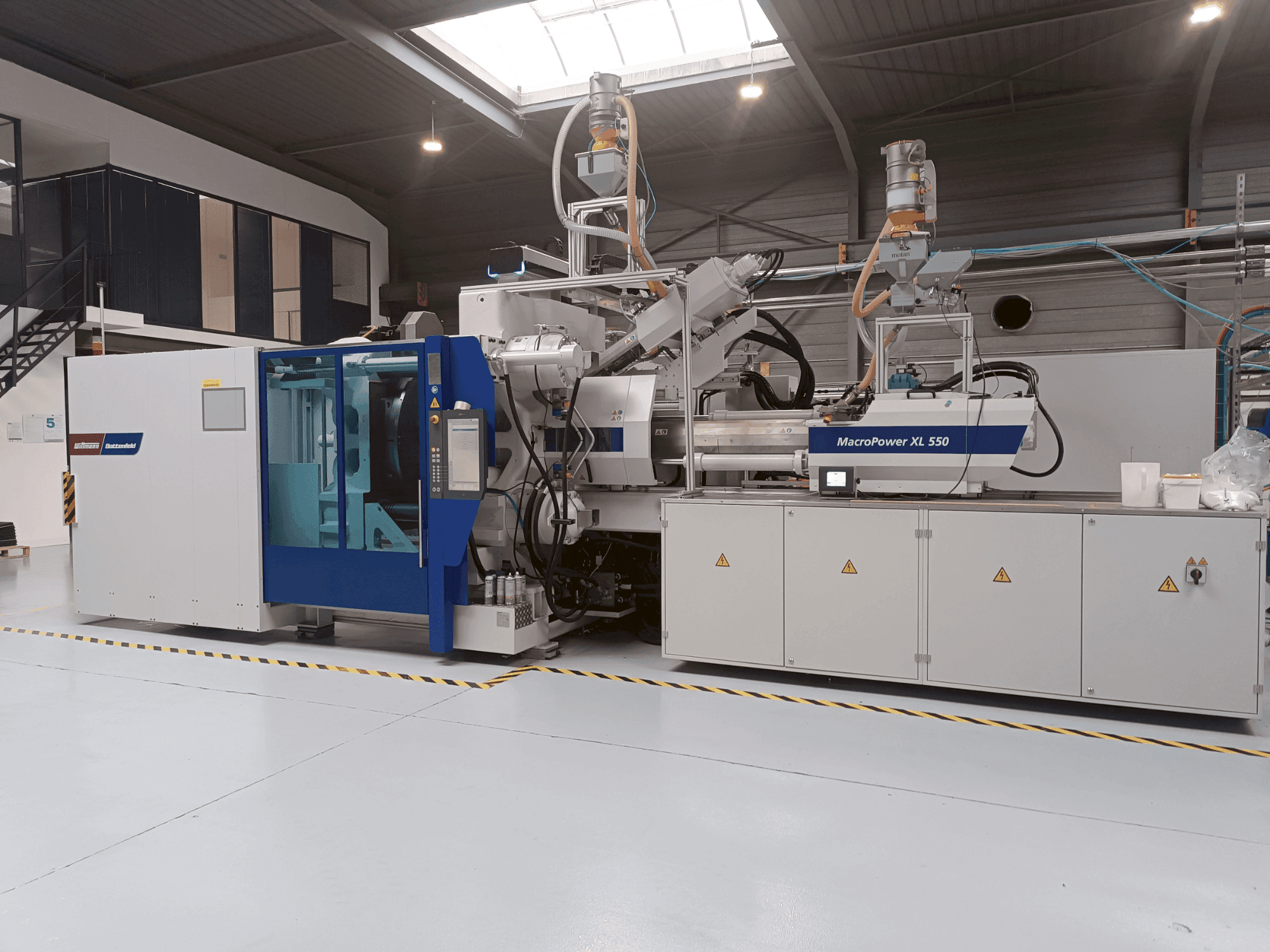 Front view of Battenfeld MacroPower 550XL 2250H-350S 3K  machine