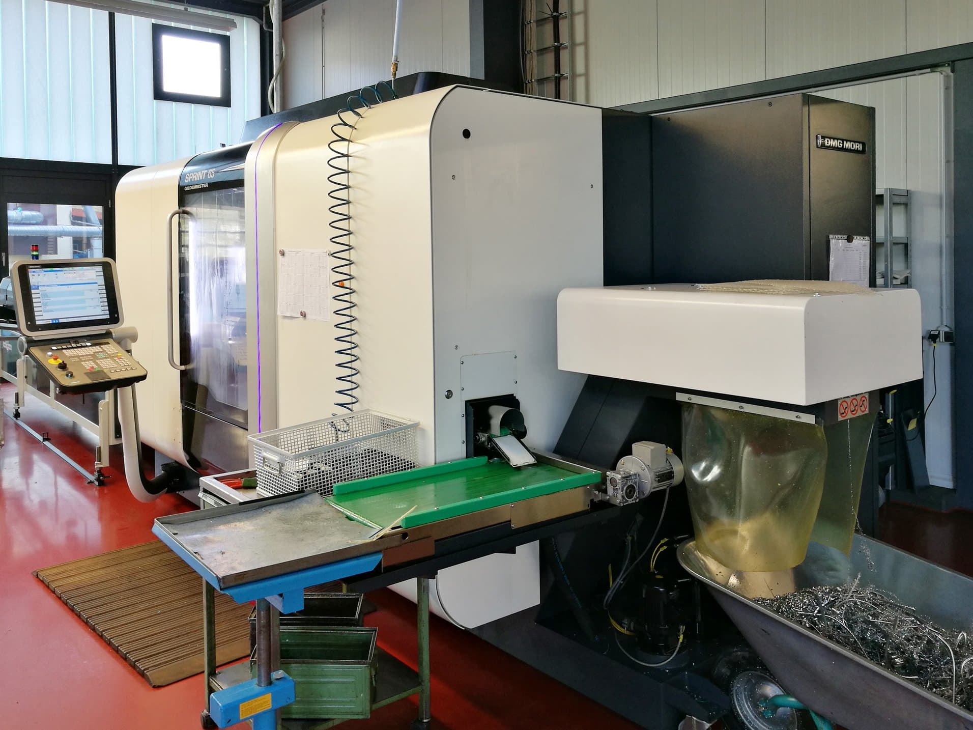 Right view of DMG MORI Sprint 65 3T Machine