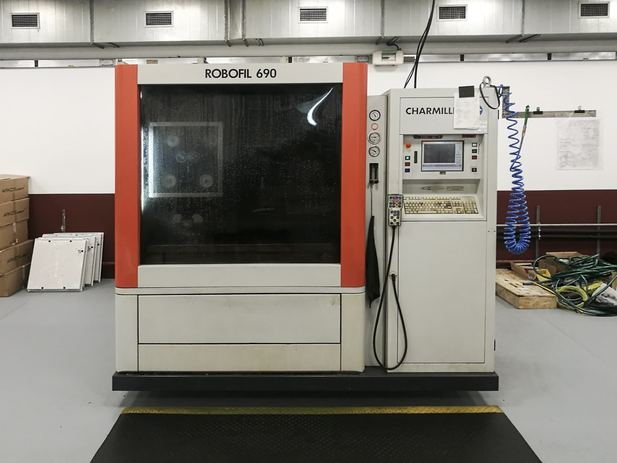 Front view of CHARMILLES ROBOFIL 690 Machine