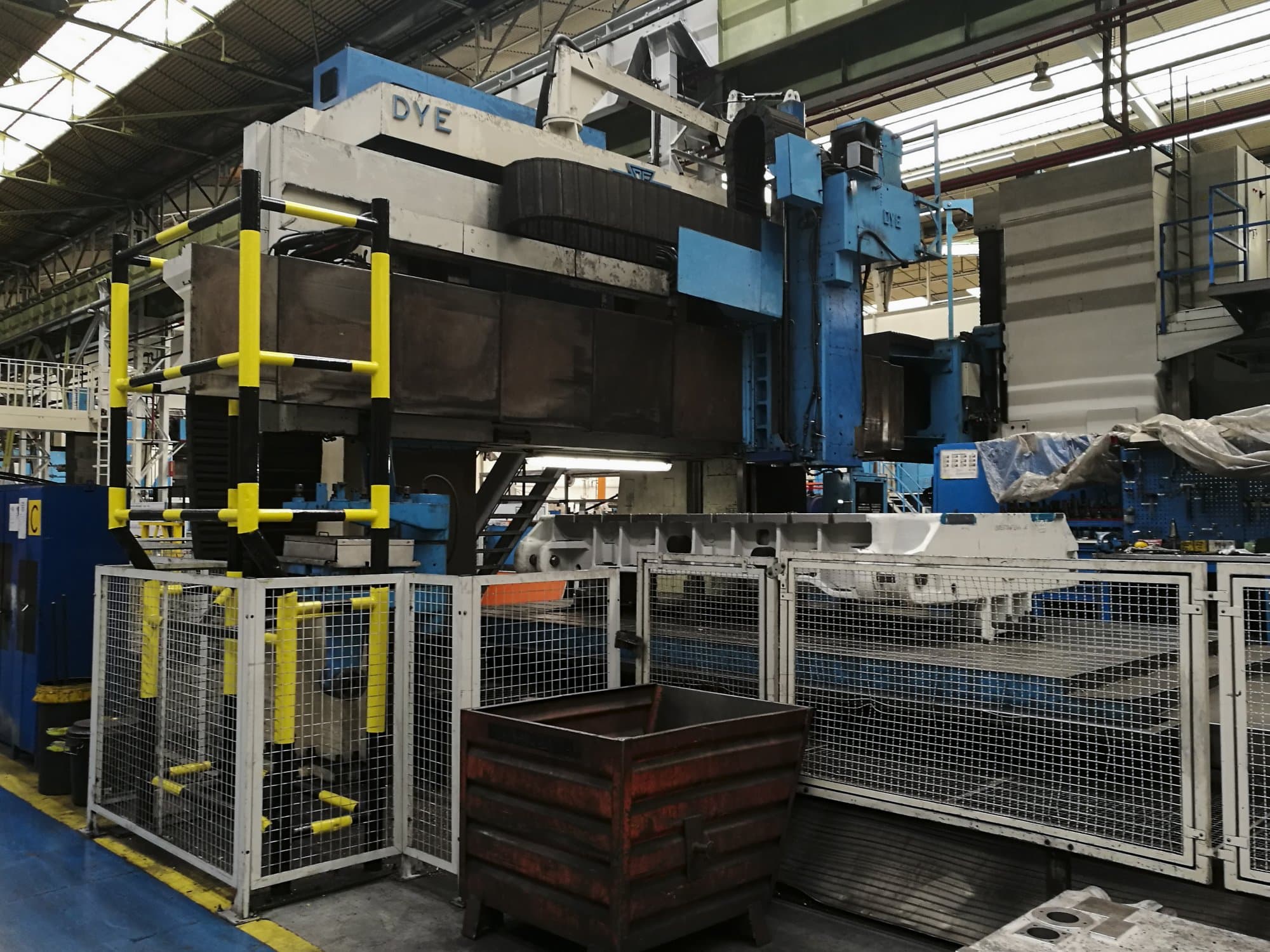 Left view of DYE FPF-4-N/C machine