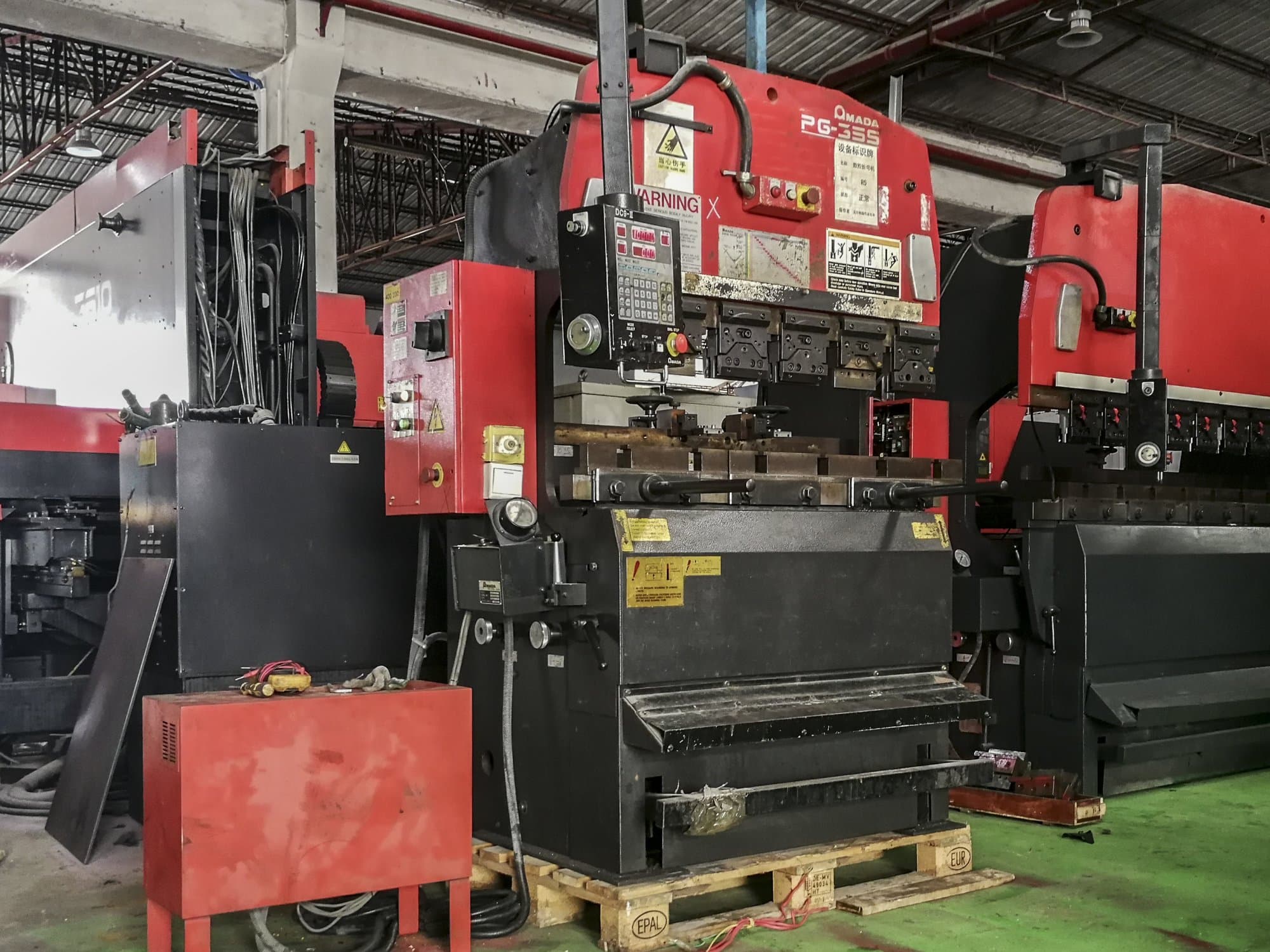 Left view of AMADA RG-35S Machine