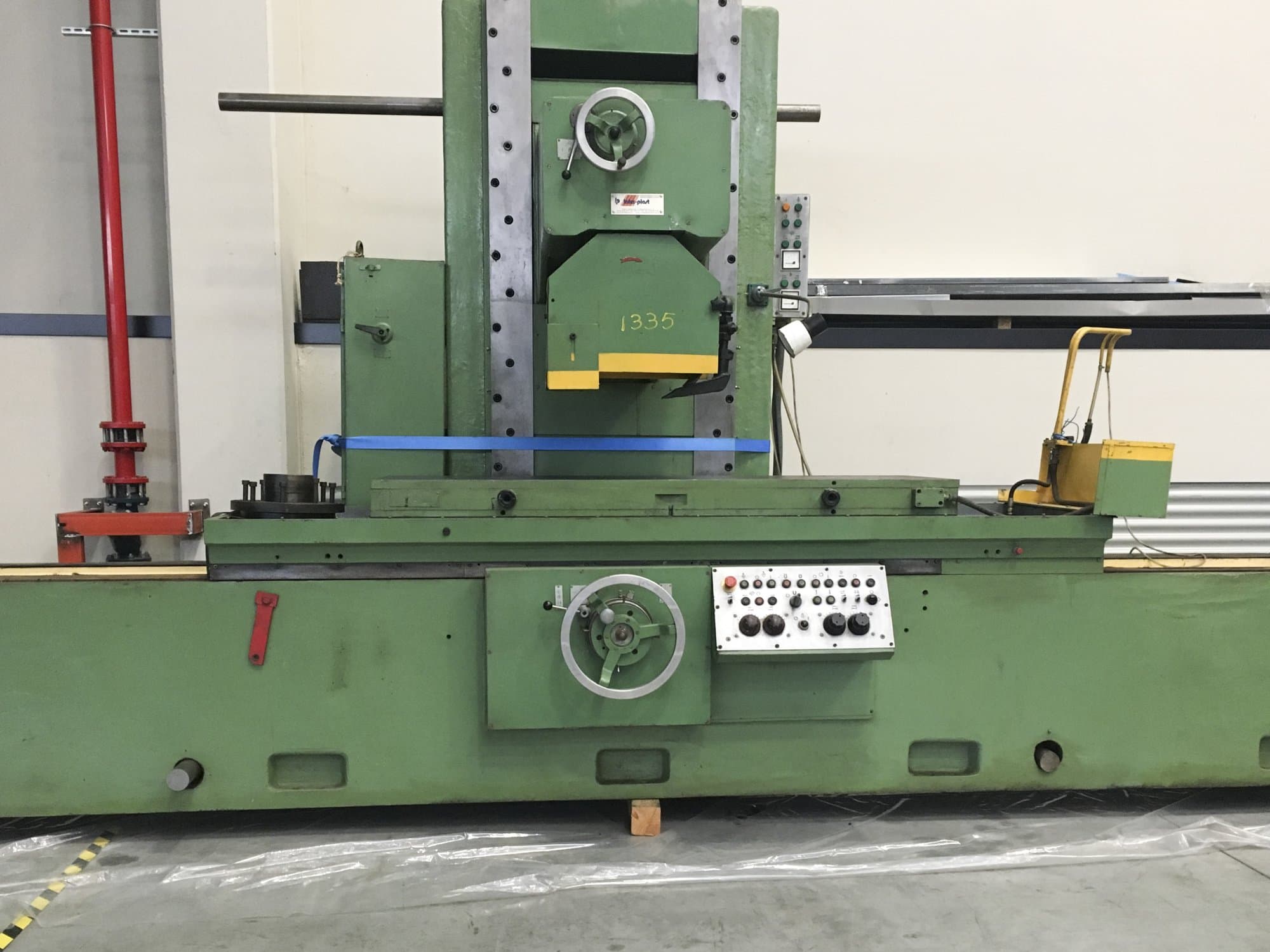 Front view of Inter-plast 3 D 725 Machine