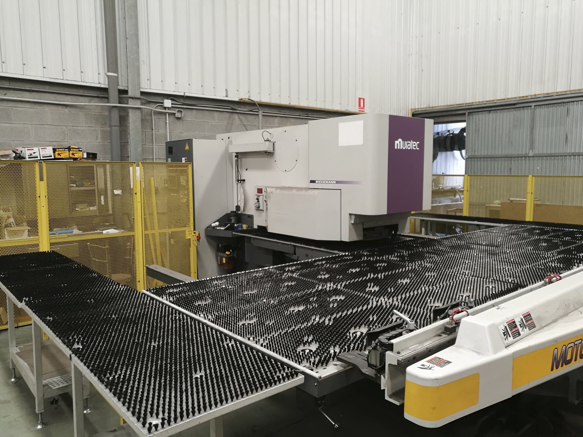 Left view of Murata Wiedemann M-2558-T machine