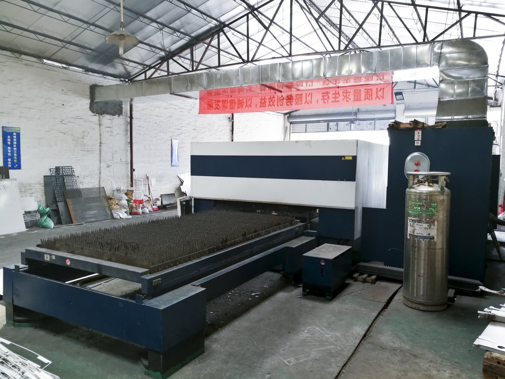 Right view 1 of Trumpf TruLaser 3030 machine