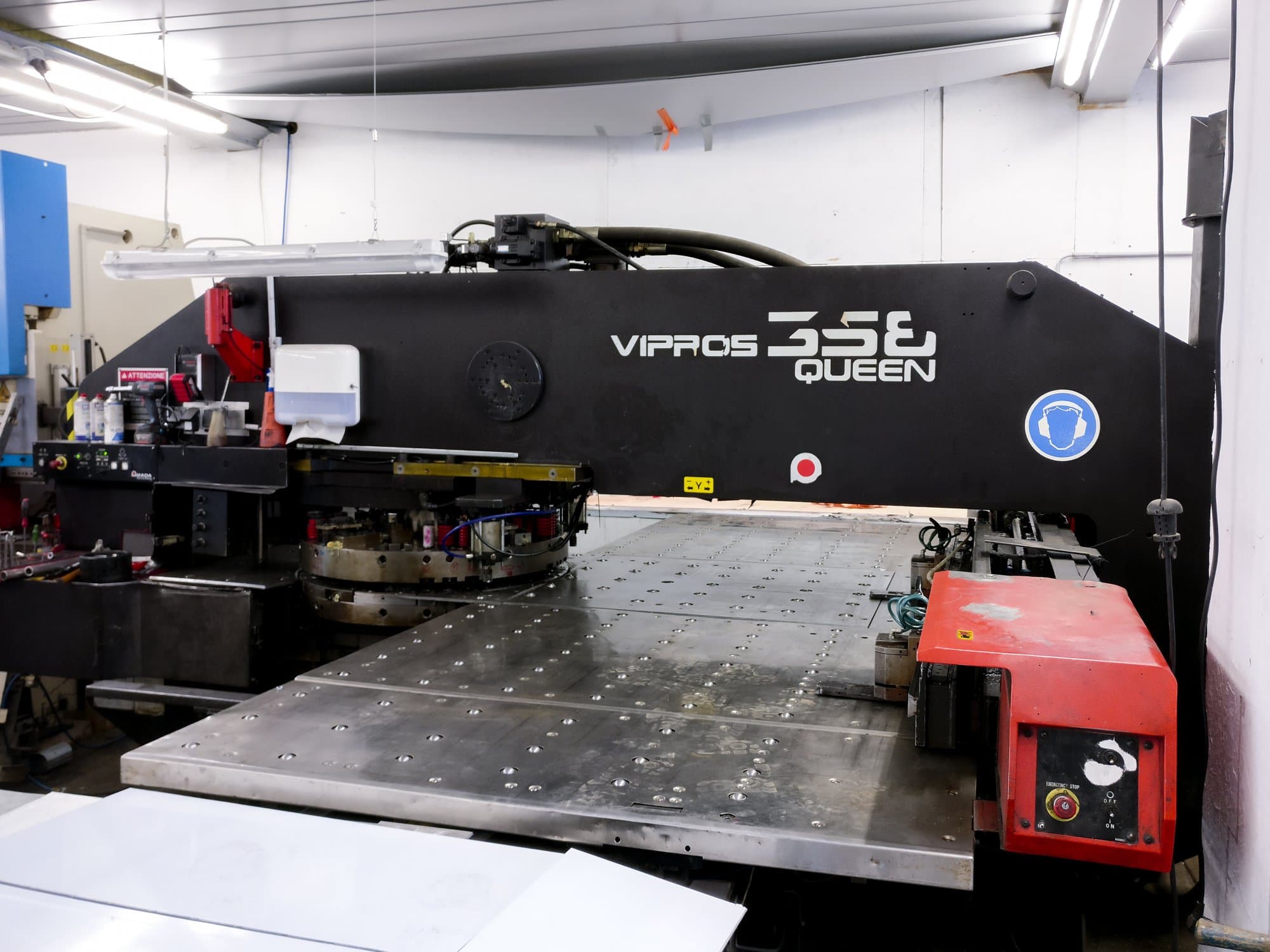 Right view of AMADA Vipros 358 QUEEN Machine