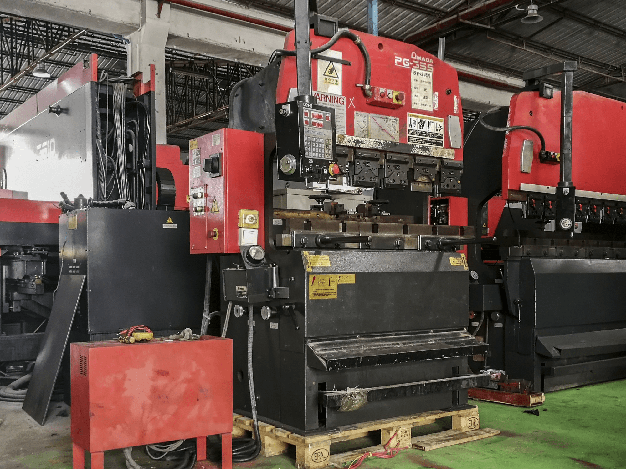 Left view of AMADA RG-35S Machine