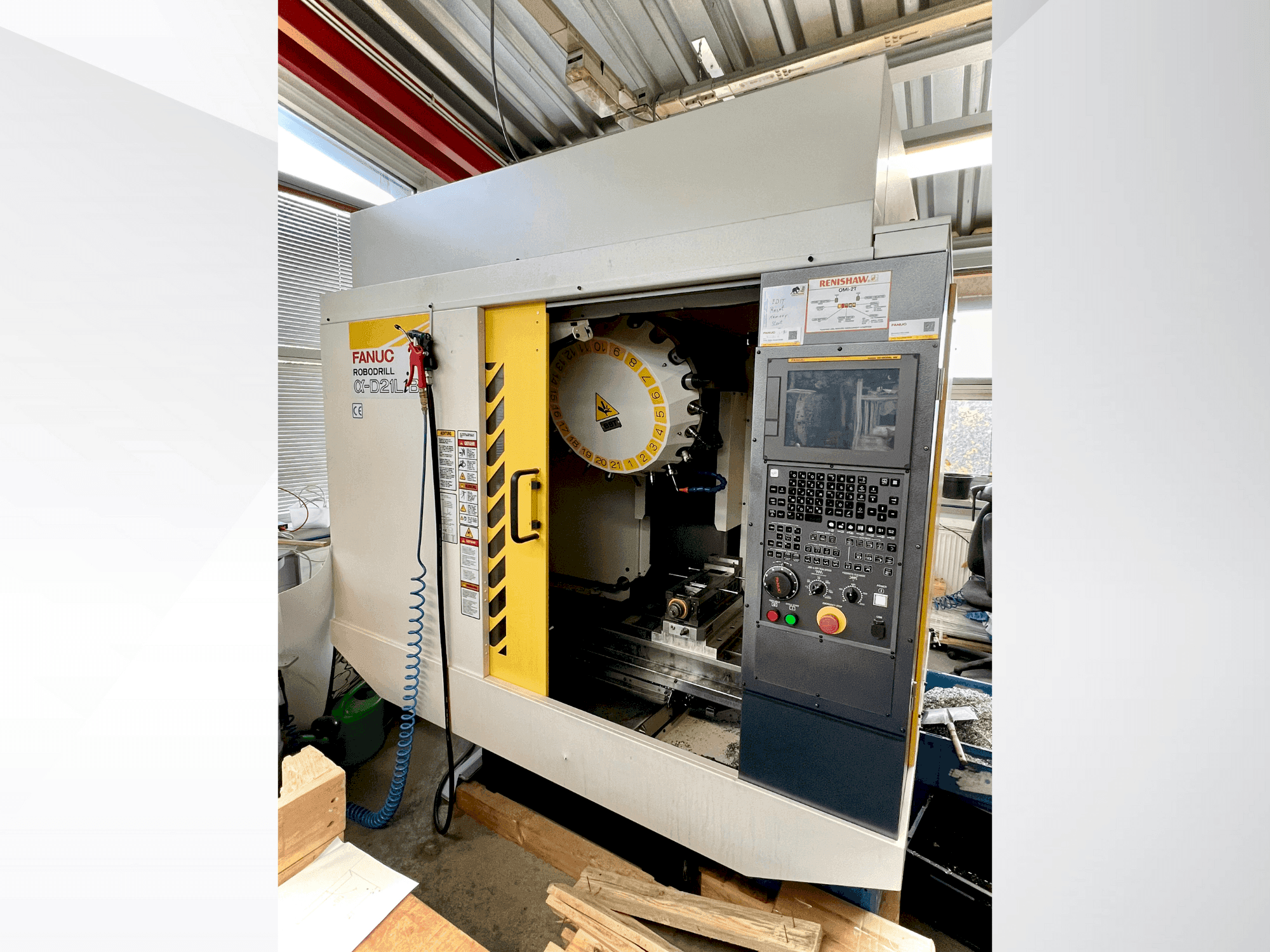Front view of FANUC ROBODRILL α-D21LiB5 machine