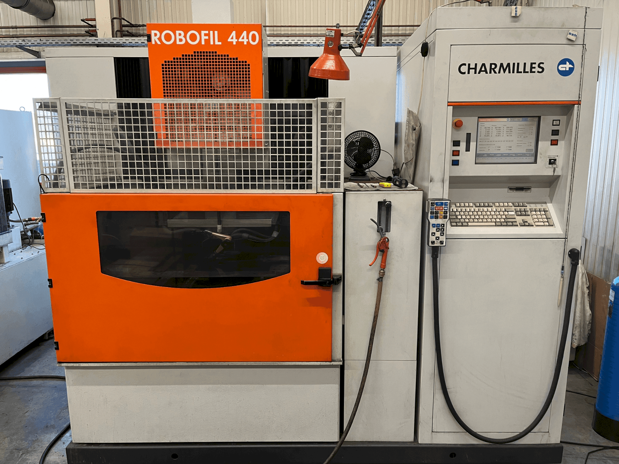 Front view of CHARMILLES Robofil 440 machine