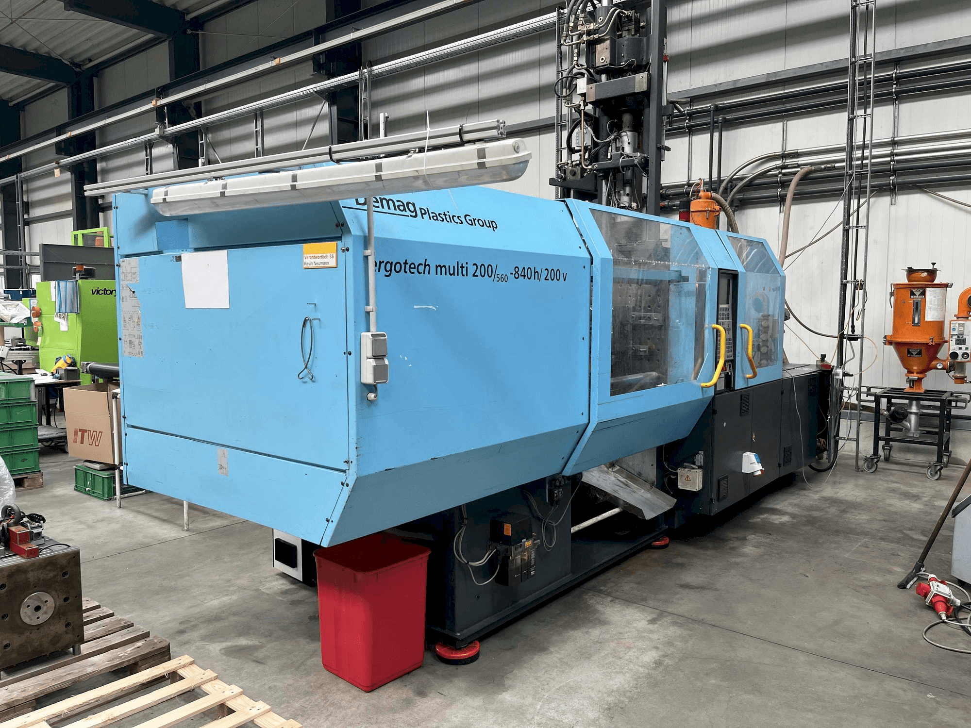 Front view of DEMAG Ergotech multi 200/560 - 840h/200V machine