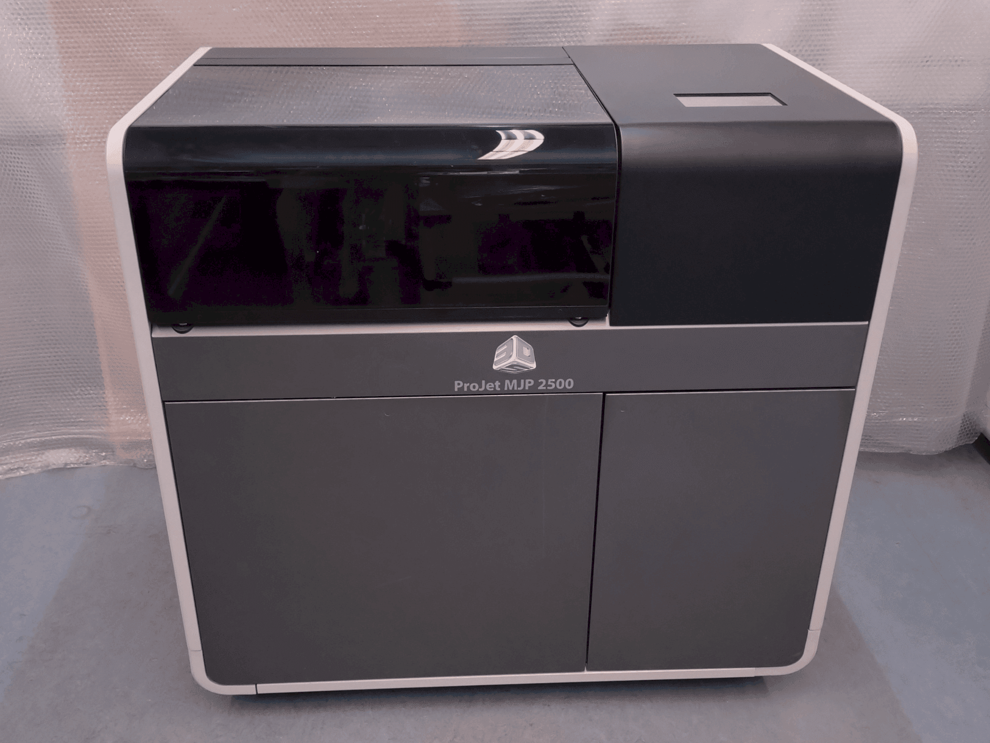 Front view of 3DSYSTEMS ProJet 2500 Plus machine