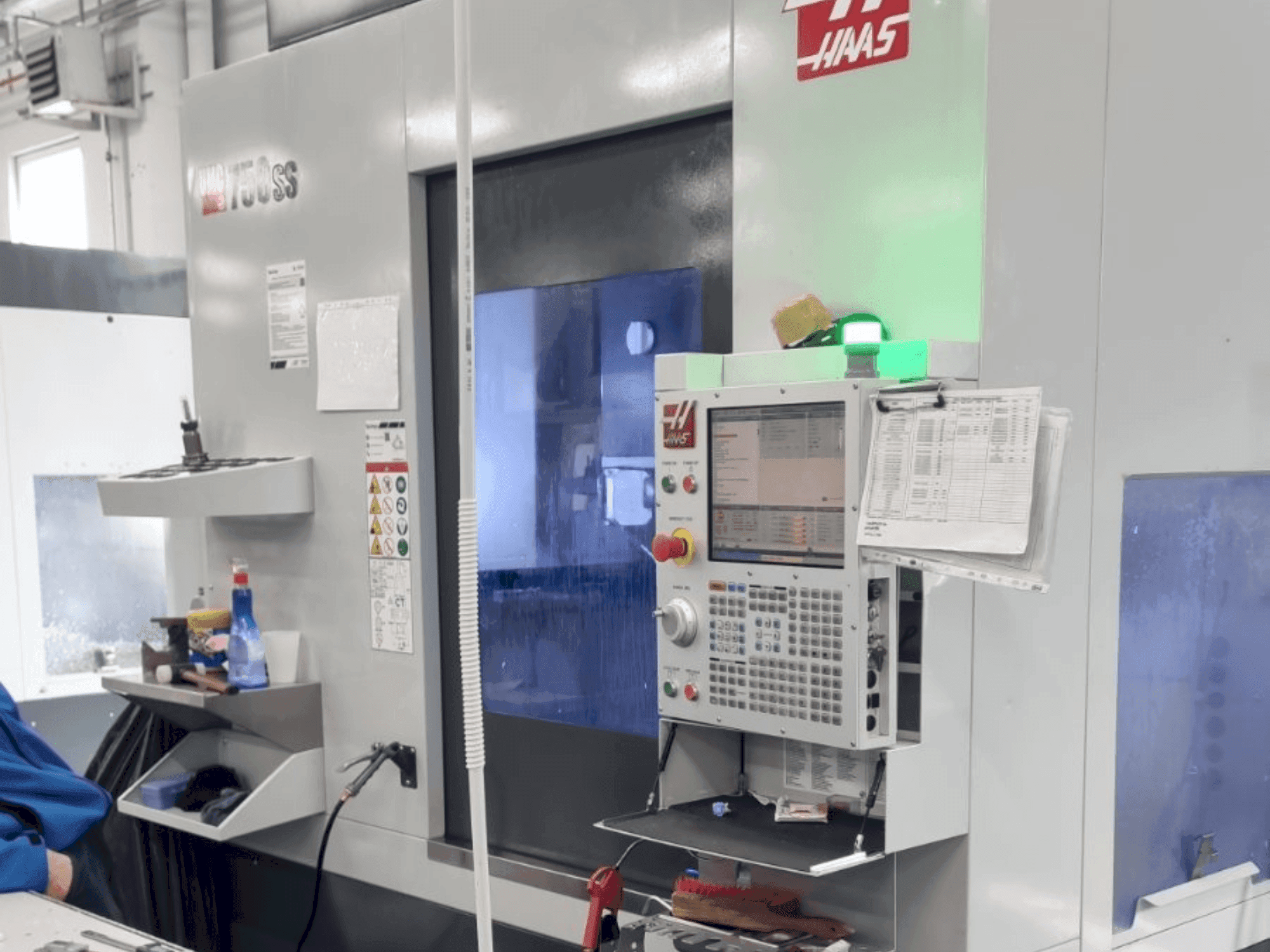 Front view of HAAS UMC-750SS machine