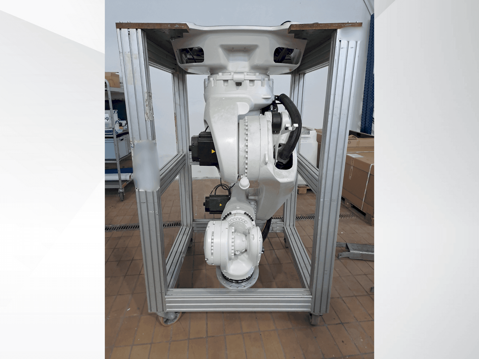 Front view of KUKA KR270 R2700 C ultra MED (2015) machine
