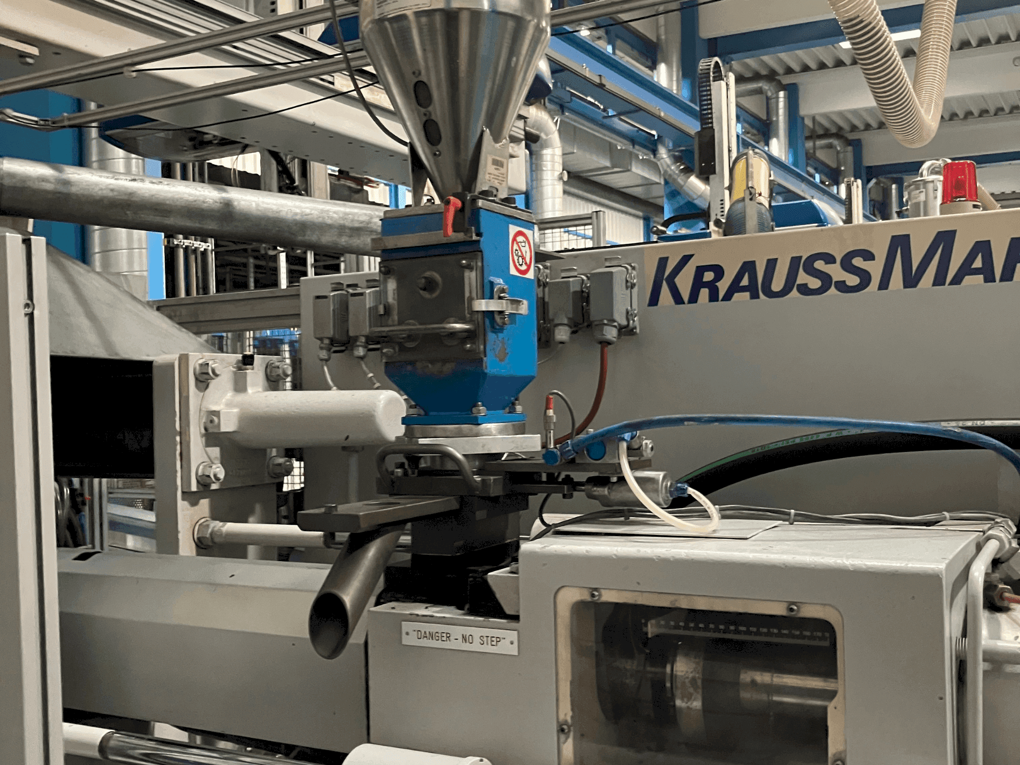 Front view of Krauss Maffei 125-520 C1 machine