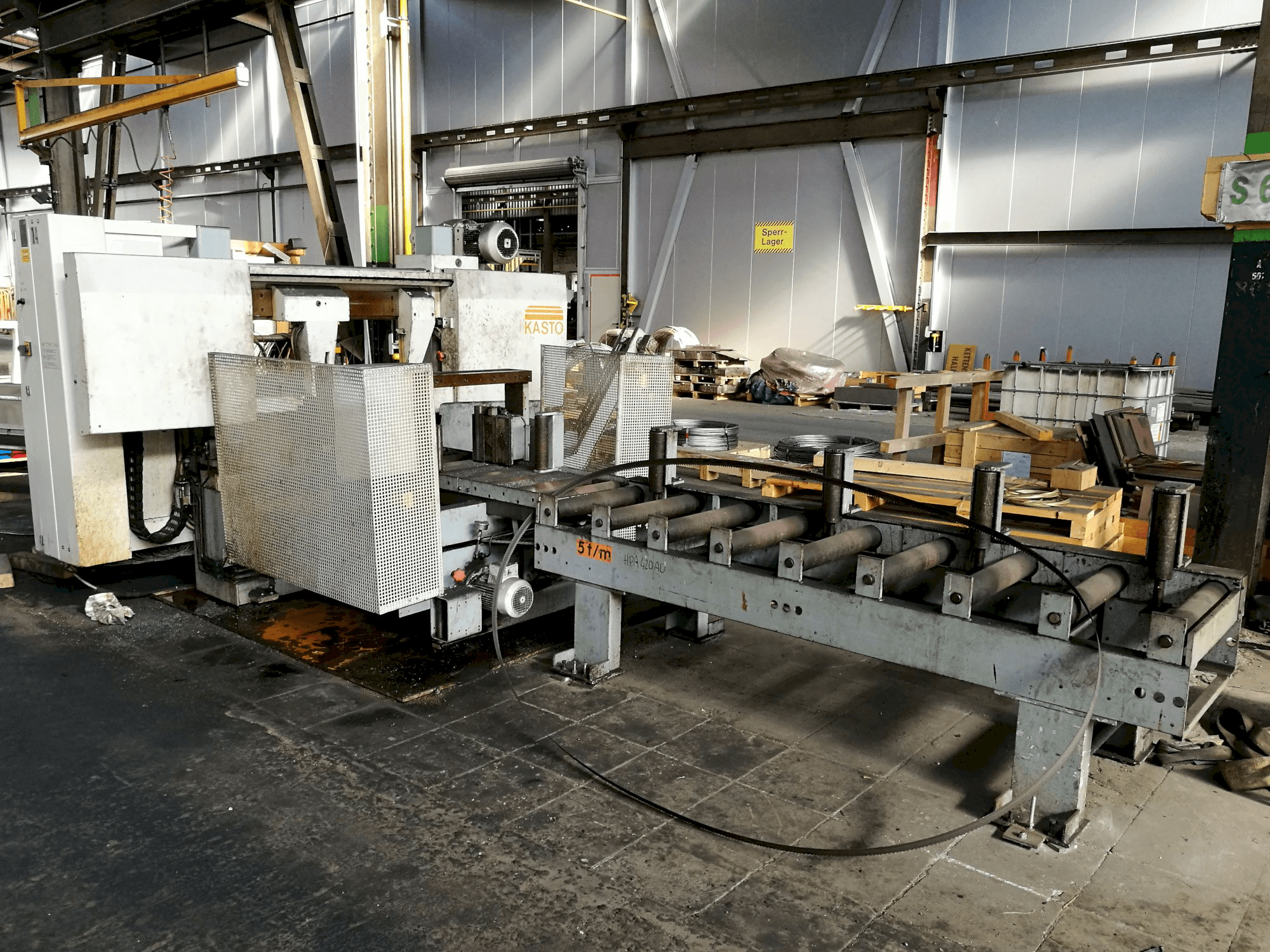 Right view of KASTO HBA 420 AU Machine