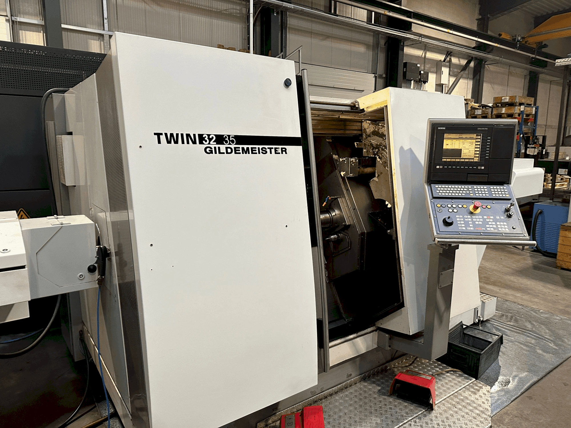 Front view of Gildemeister TWIN 32 machine