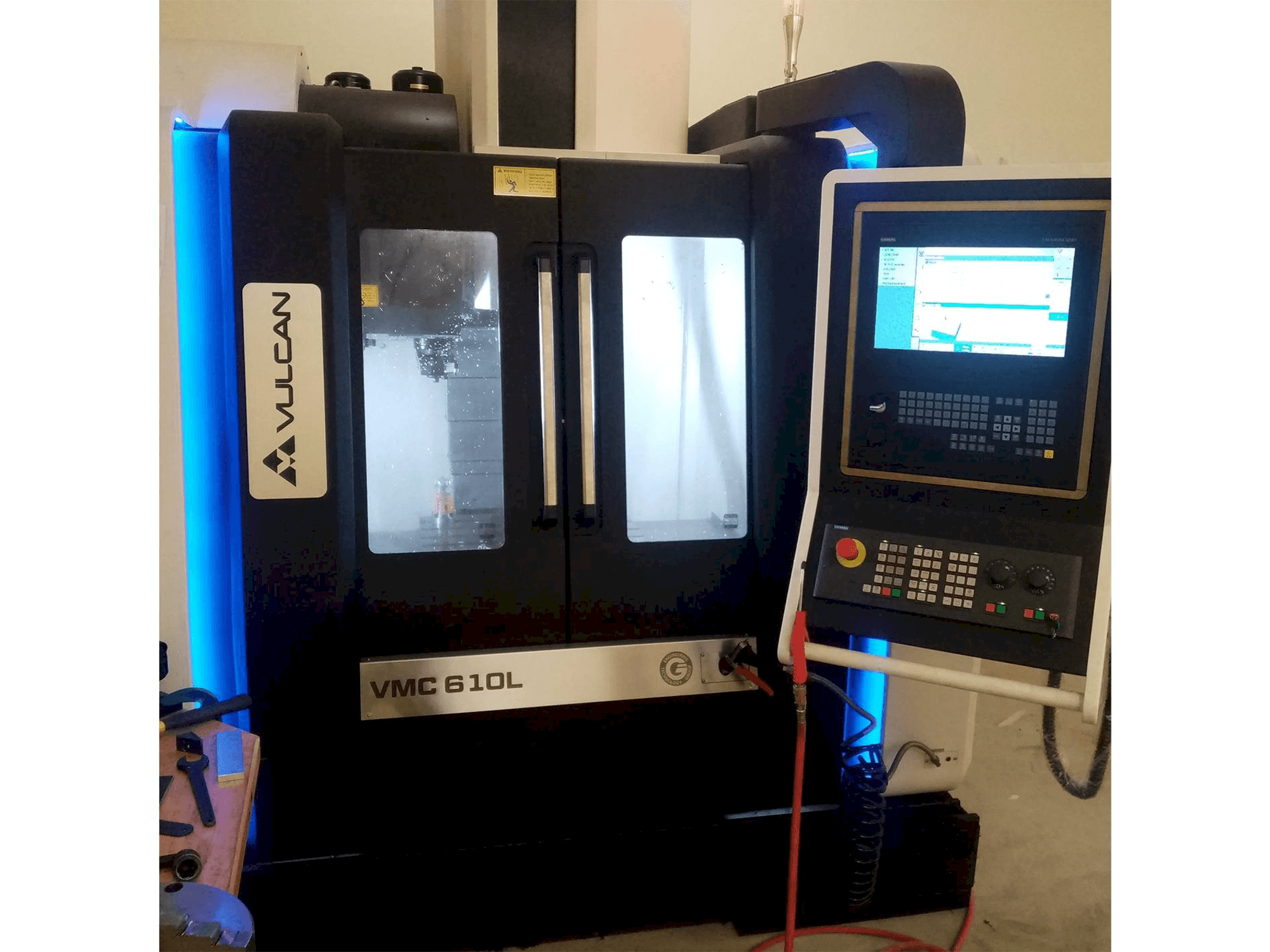 Front view of VULCAN VMC 610L machine