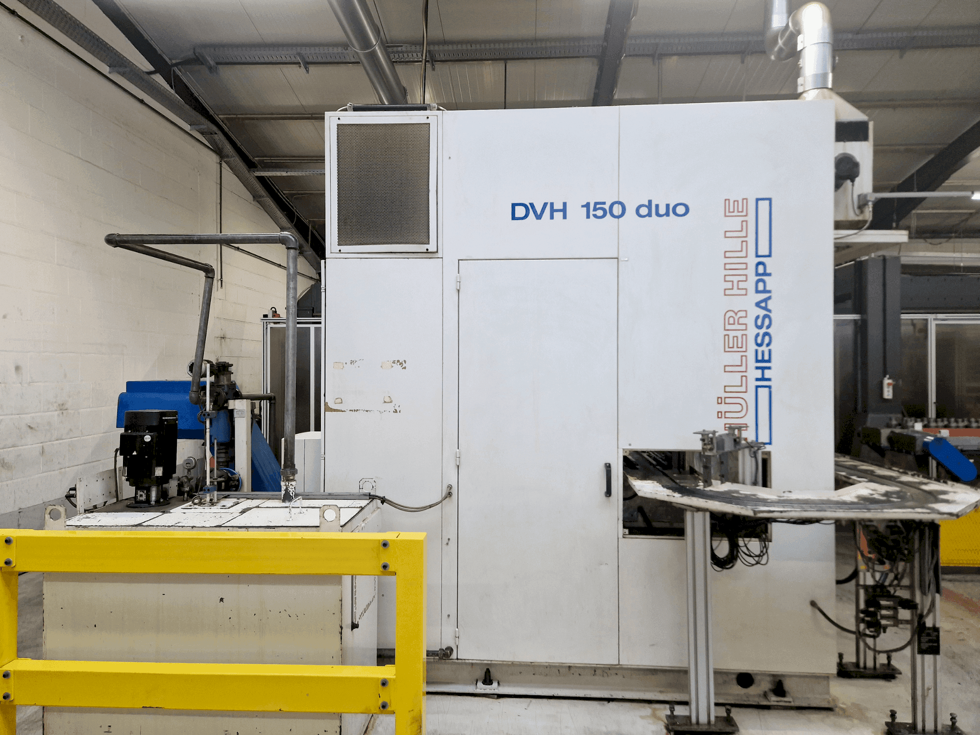 Front view of HULLER HILLE DVH 150 Duo machine