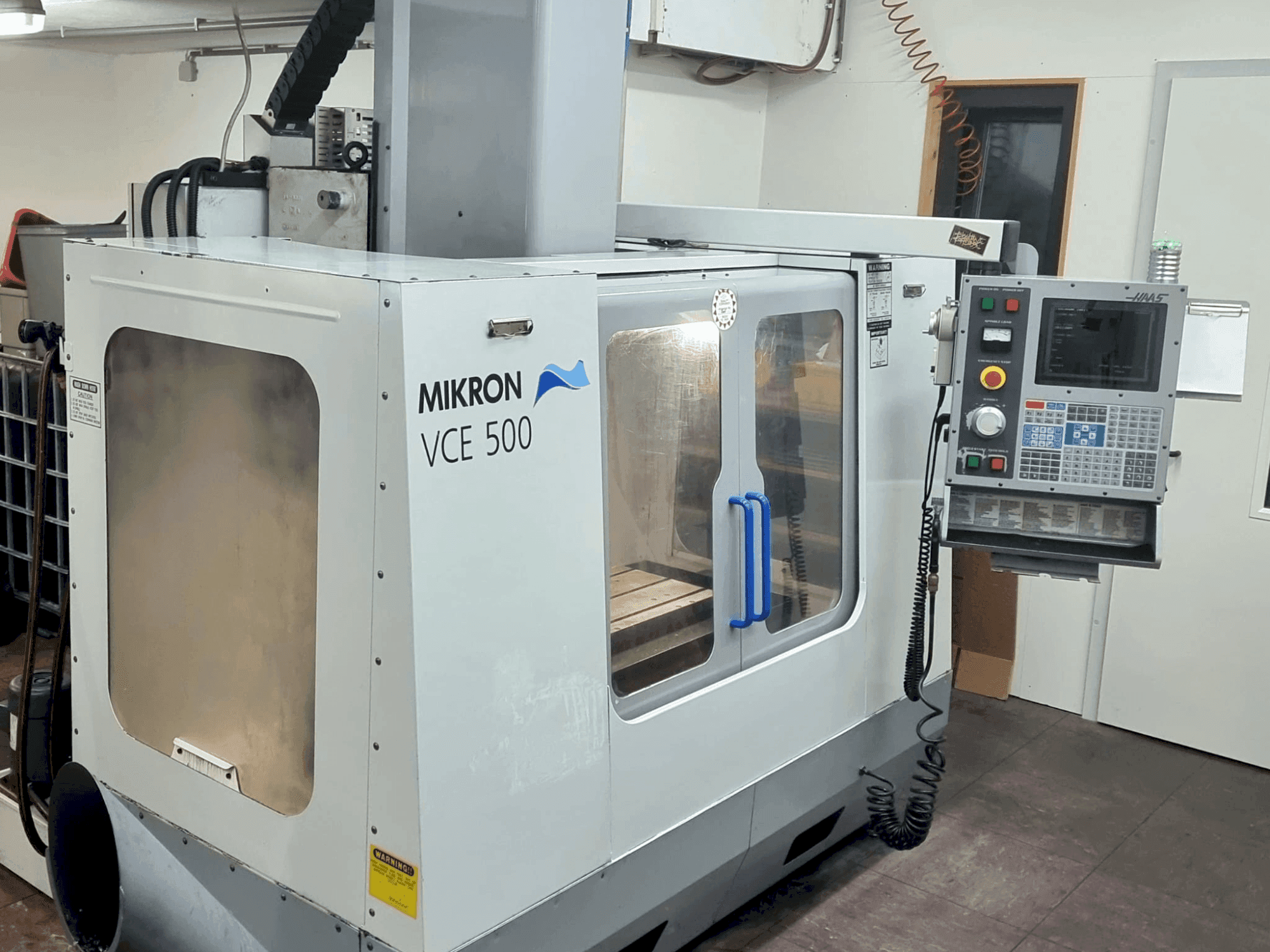 Front view of HAAS VCE 550 machine