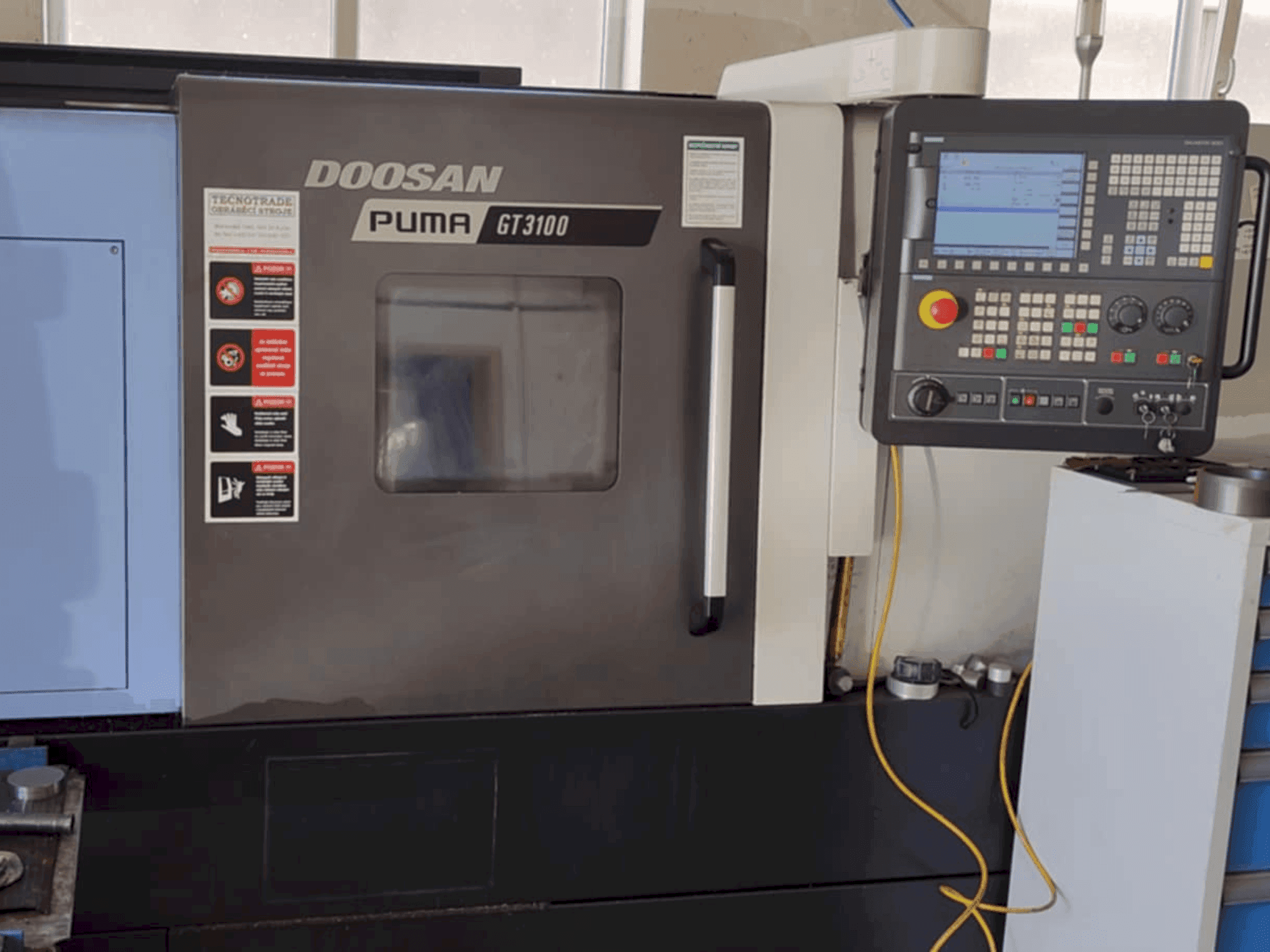 Front view of DOOSAN Puma GT3100 machine