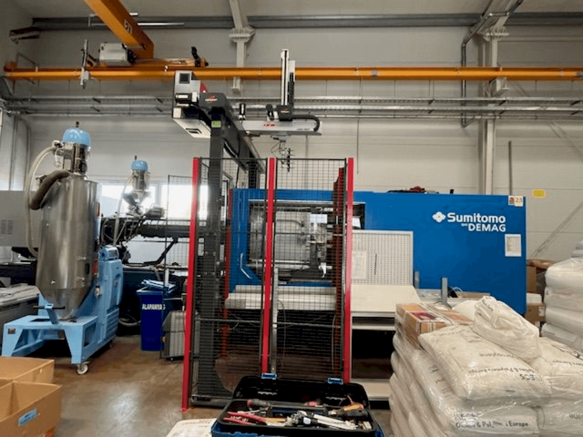 Front view of SUMITOMO SHI DEMAG IntElect2 500/920-2200 machine