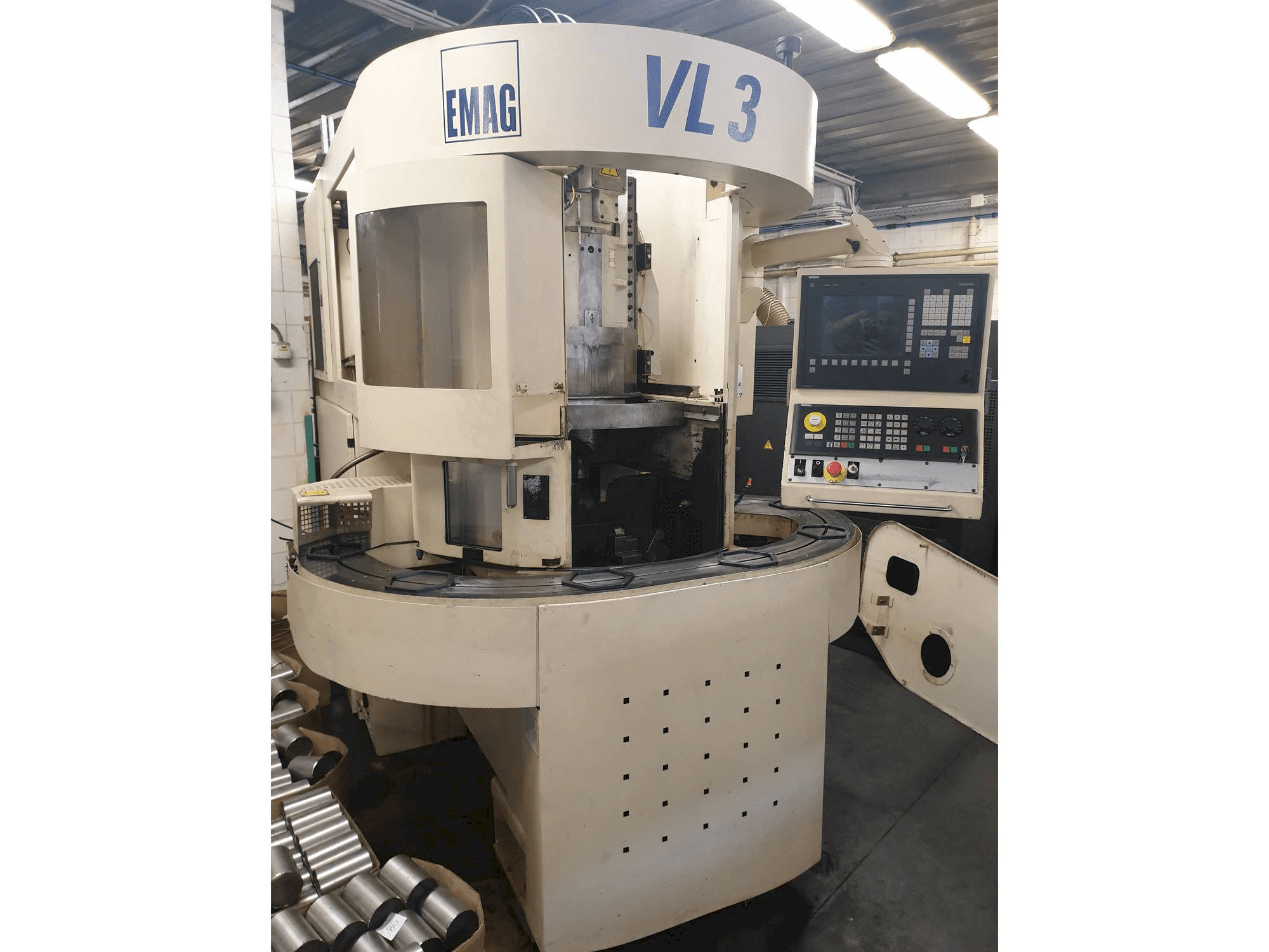 Front view of EMAG VL 3 machine