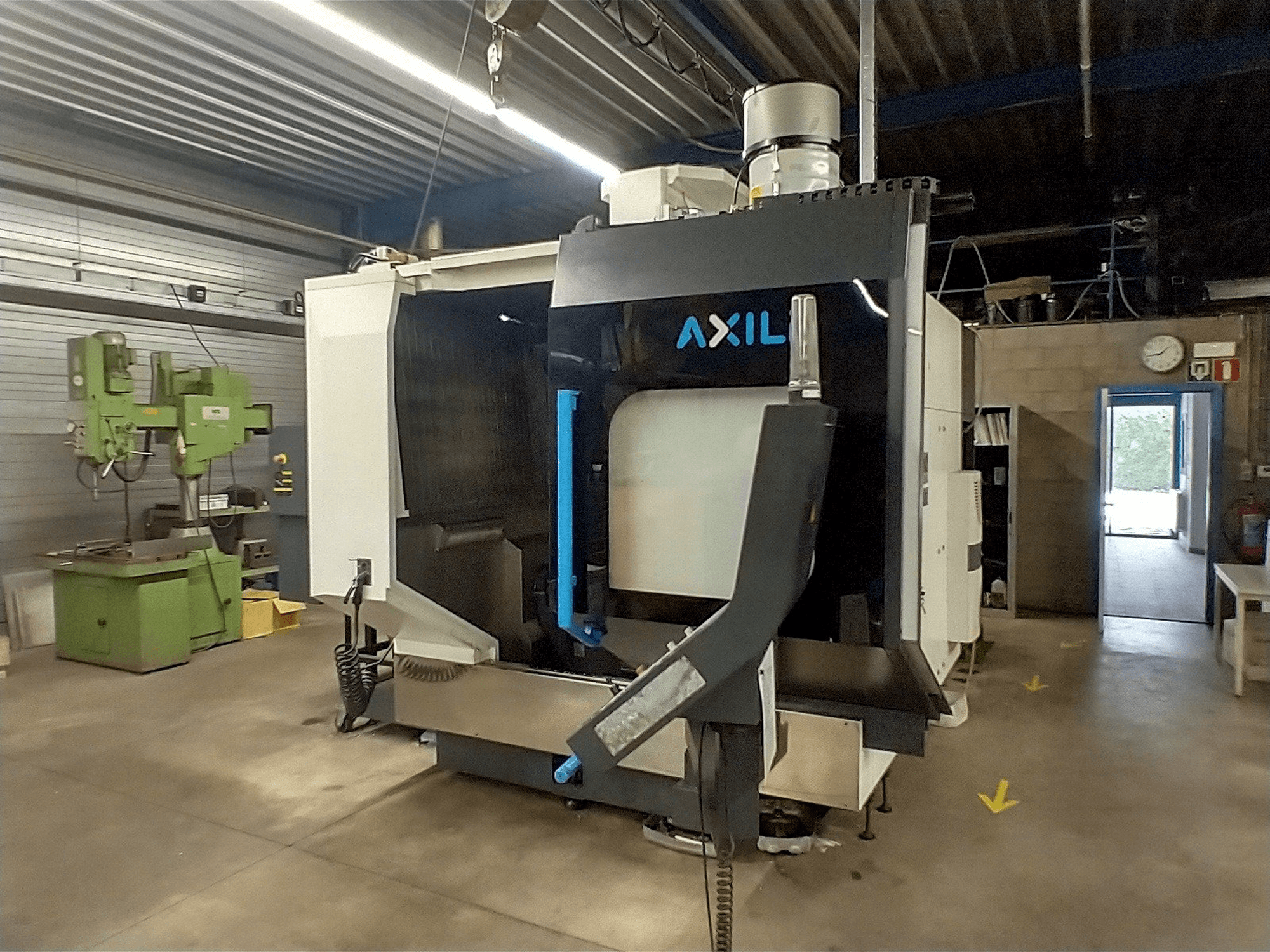 Front view of AXILE G6 Compact machine