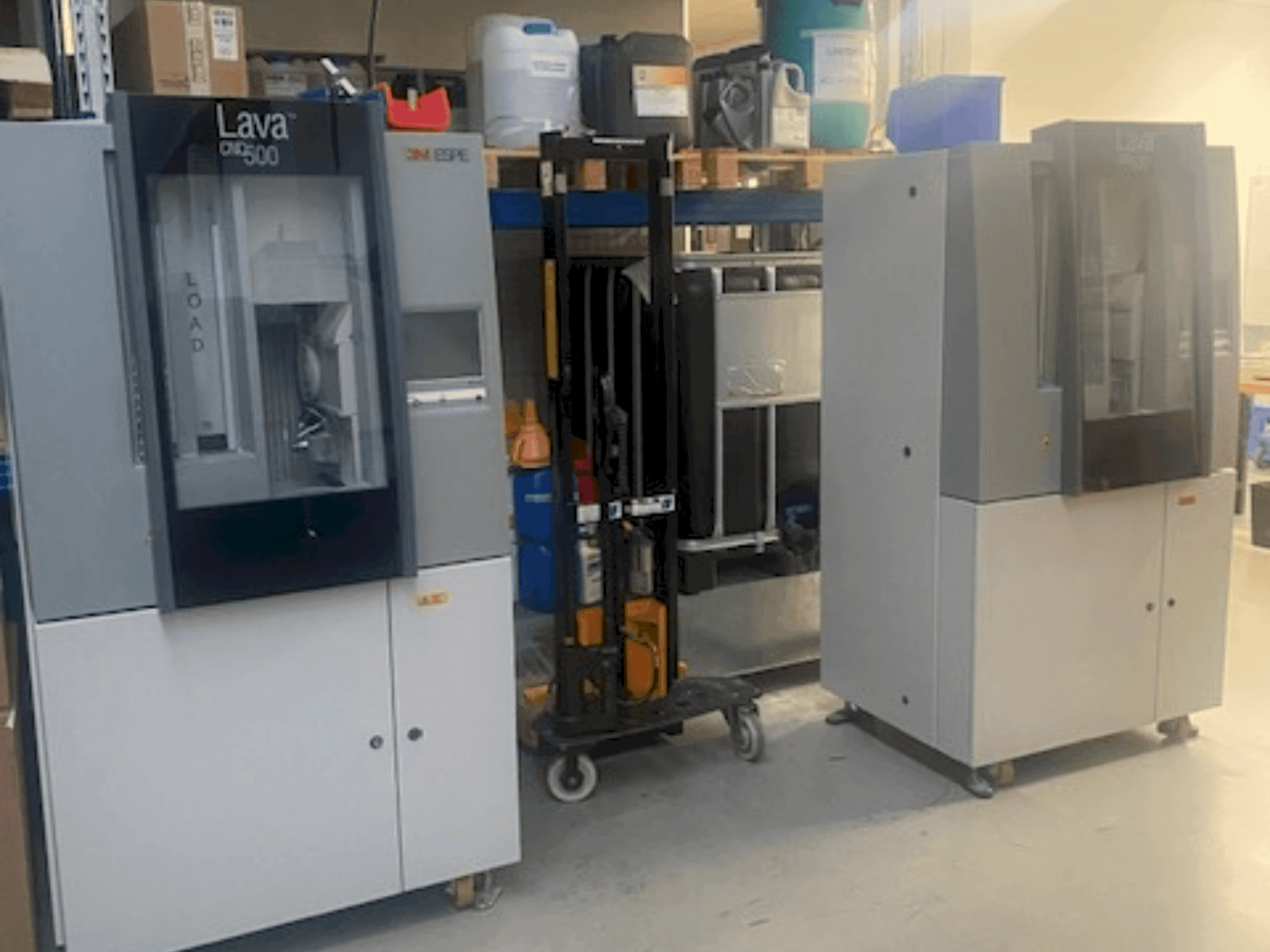 Front view of ESPE LAVA CNC 500 machine